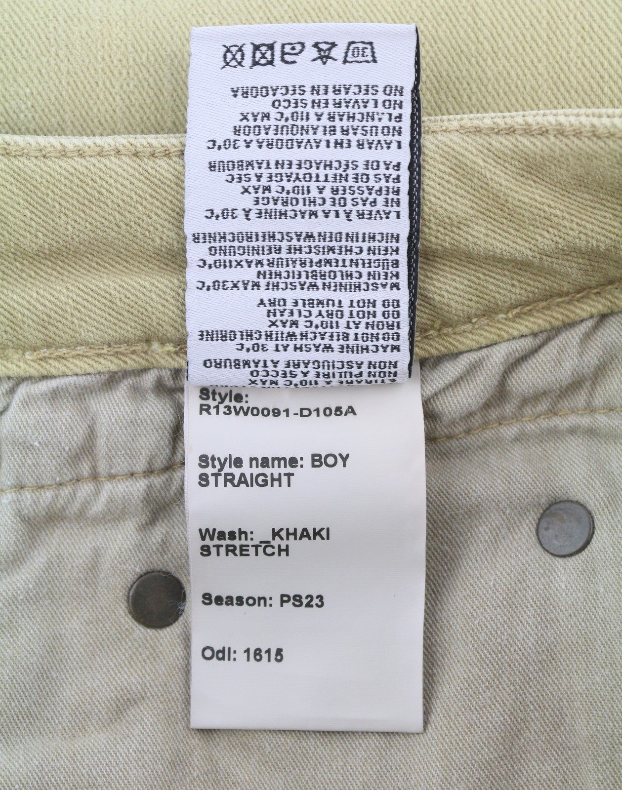 R13 berniukiški tiesūs moteriški džinsai, 28 chaki spalvos, tamprūs, trumpi, šviesiai džininiai, iki kulkšnių, rekomenduojama kaina – 699 € 