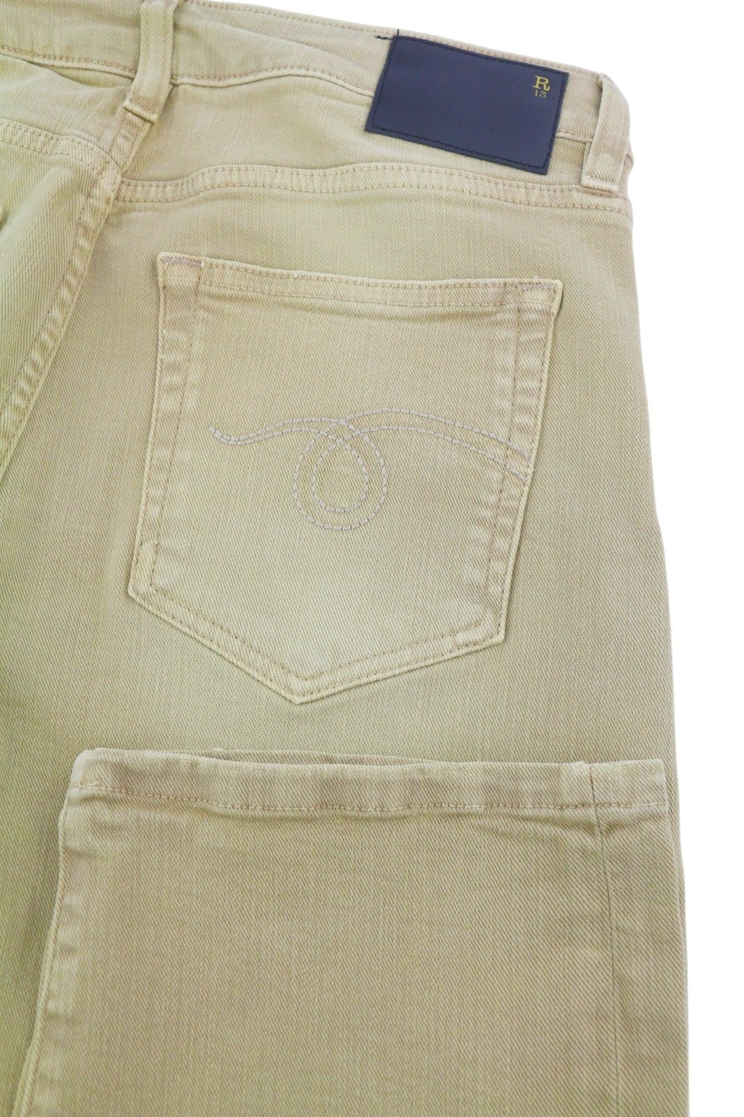 R13 berniukiški tiesūs moteriški džinsai, 28 chaki spalvos, tamprūs, trumpi, šviesiai džininiai, iki kulkšnių, rekomenduojama kaina – 699 € 