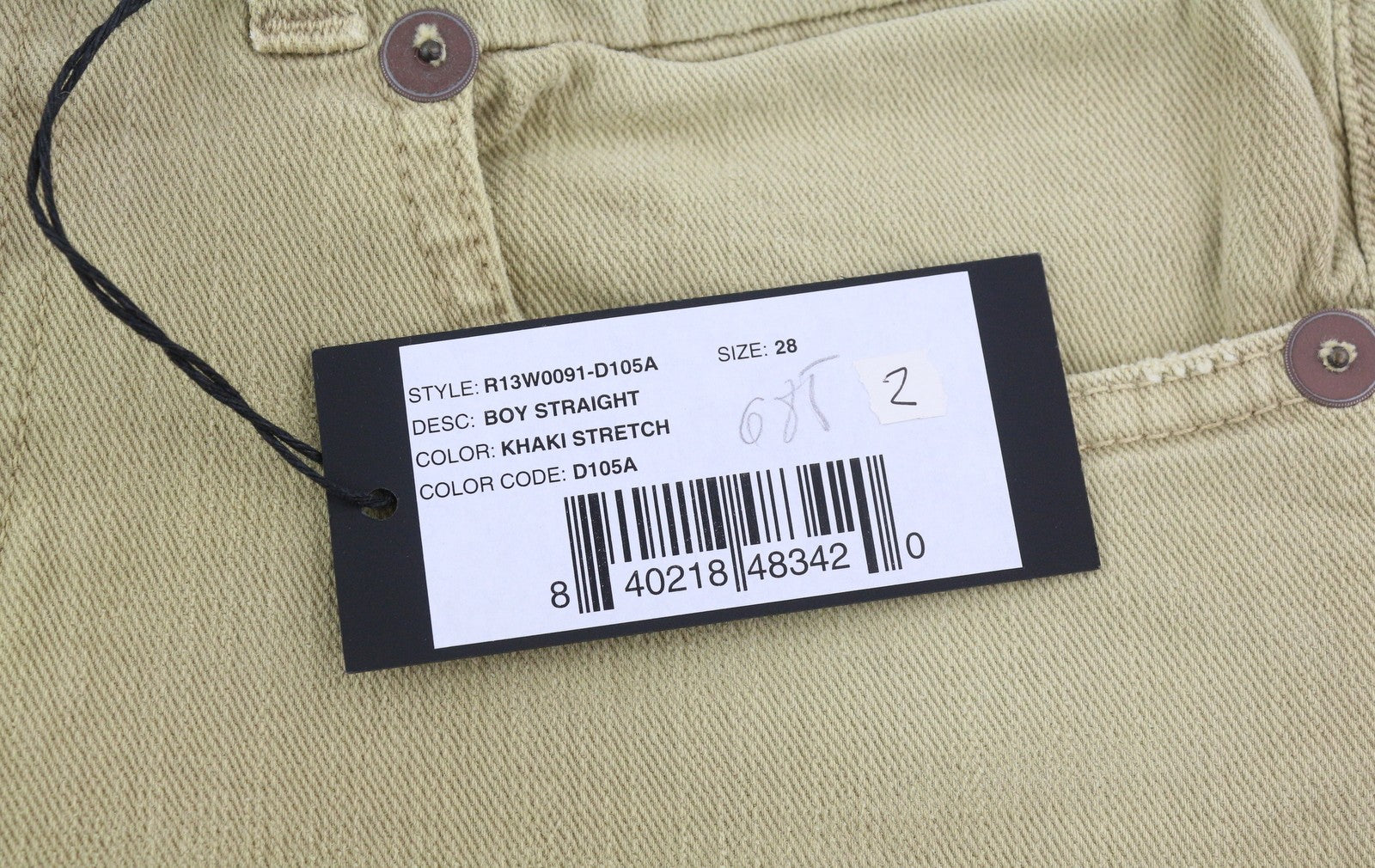 R13 berniukiški tiesūs moteriški džinsai, 28 chaki spalvos, tamprūs, trumpi, šviesiai džininiai, iki kulkšnių, rekomenduojama kaina – 699 € 