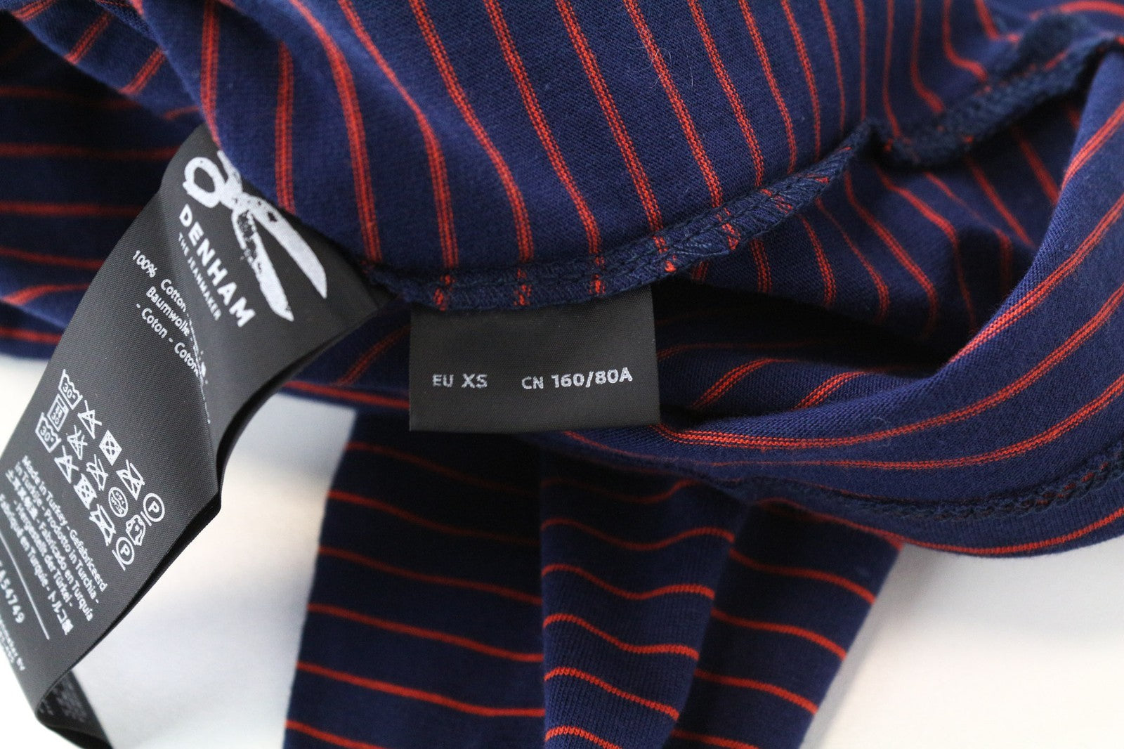 DENHAM Glide moteriški marškinėliai XS dydžio, tamsiai mėlyni, raudoni dryžuoti, medvilniniai ilgomis rankovėmis, laisvalaikio stiliaus 