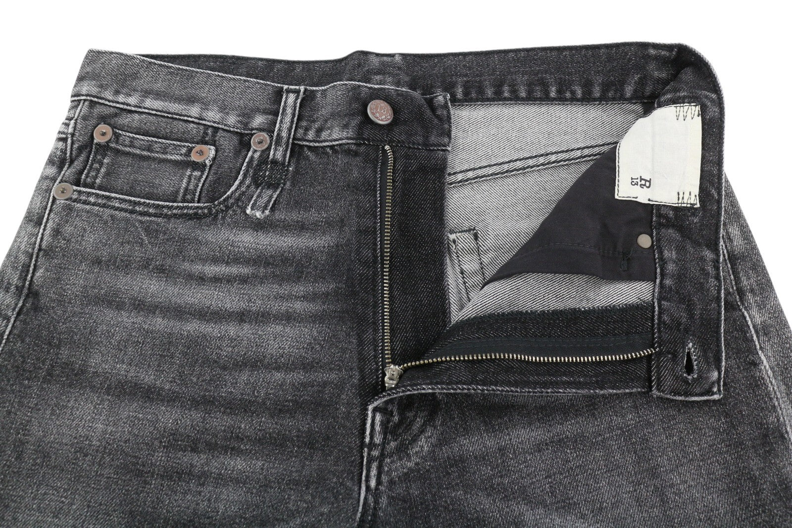 R13 Boyfriend moteriški džinsai 27 juodi, skalbti, išblukę, iki kulkšnių, trumpinti, su užtrauktuku. 