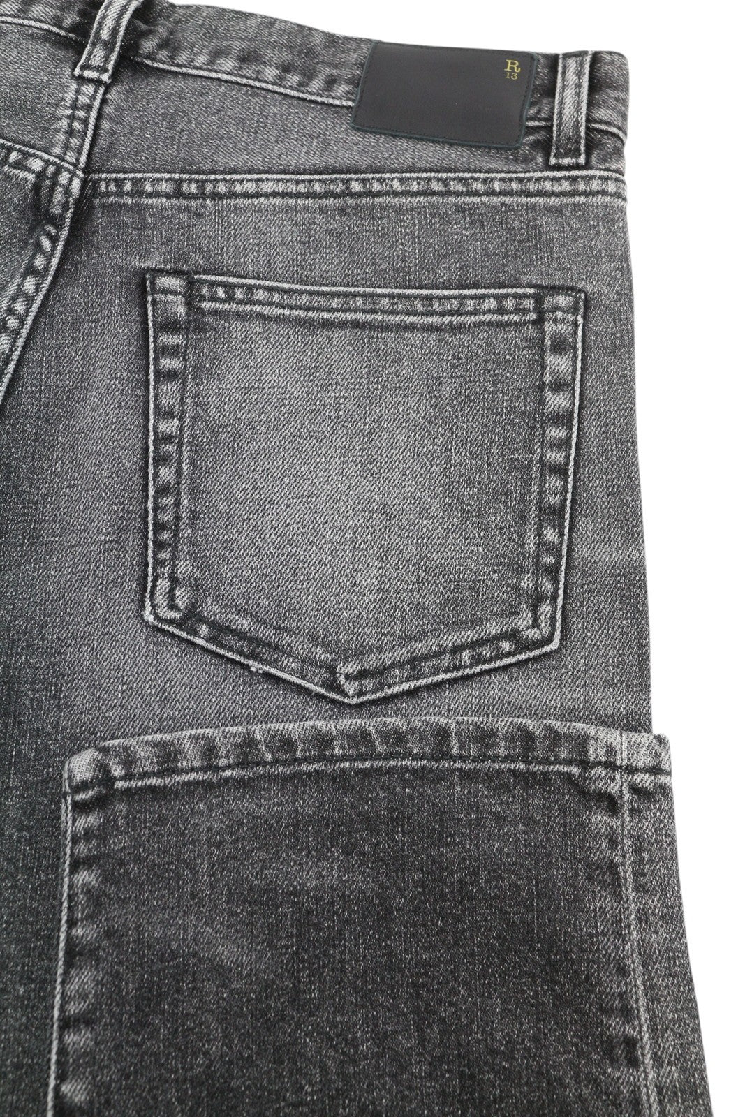 R13 Boyfriend moteriški džinsai 27 juodi, skalbti, išblukę, iki kulkšnių, trumpinti, su užtrauktuku. 