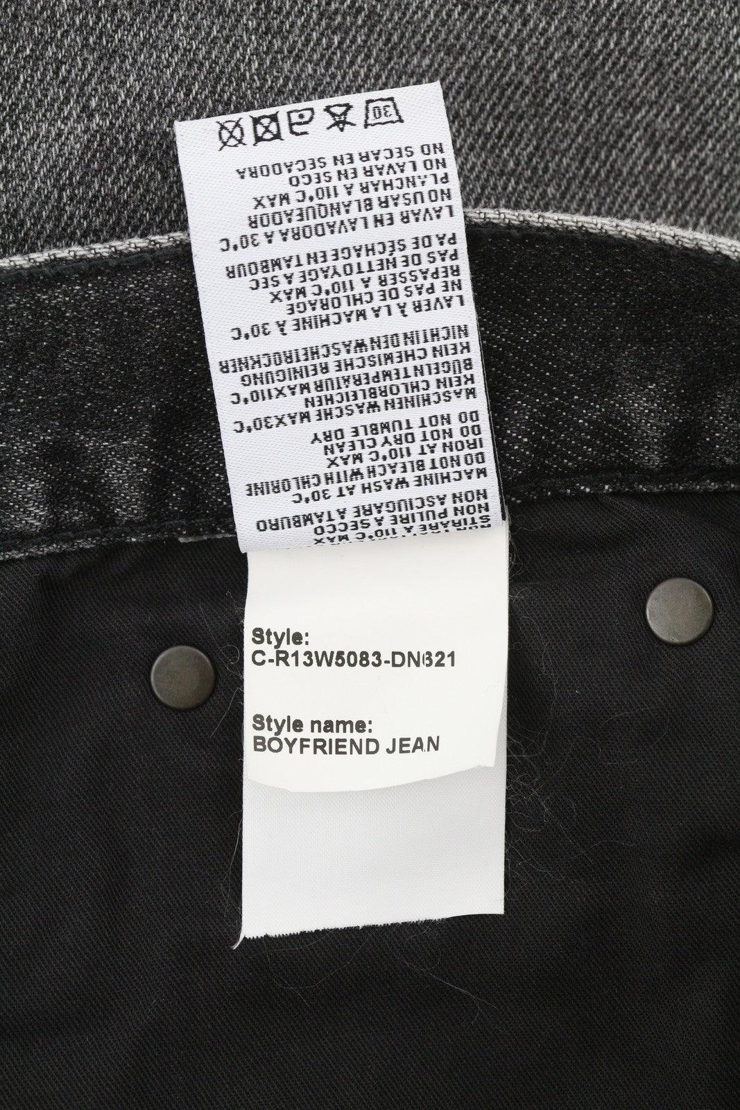 R13 Boyfriend moteriški džinsai 27 juodi, skalbti, išblukę, iki kulkšnių, trumpinti, su užtrauktuku. 