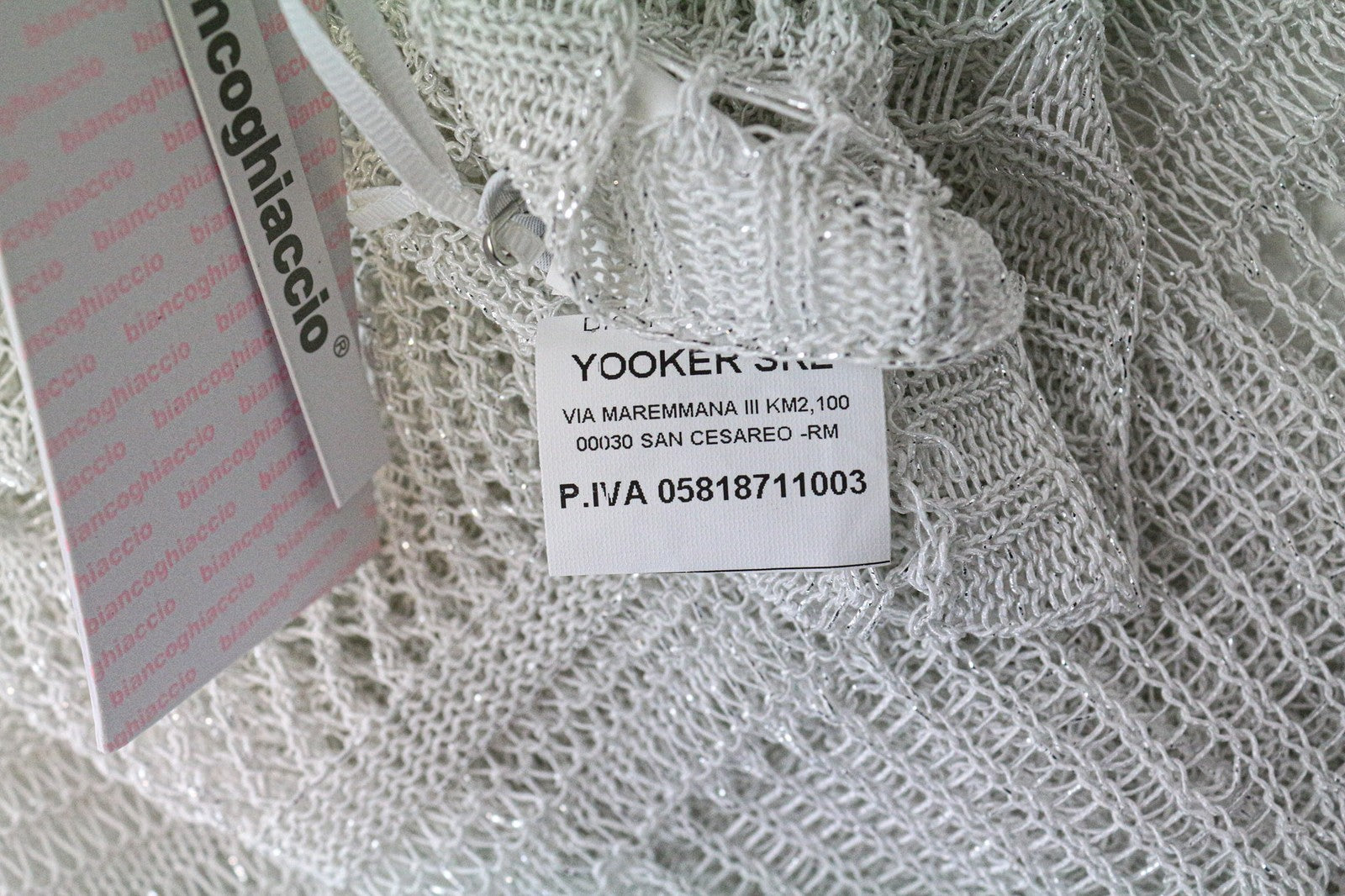 BIANCOGHIACCO moteriški marškinėliai L dydžio sidabriniai be rankovių, medvilnės mišinio permatomo megztinio audinio 