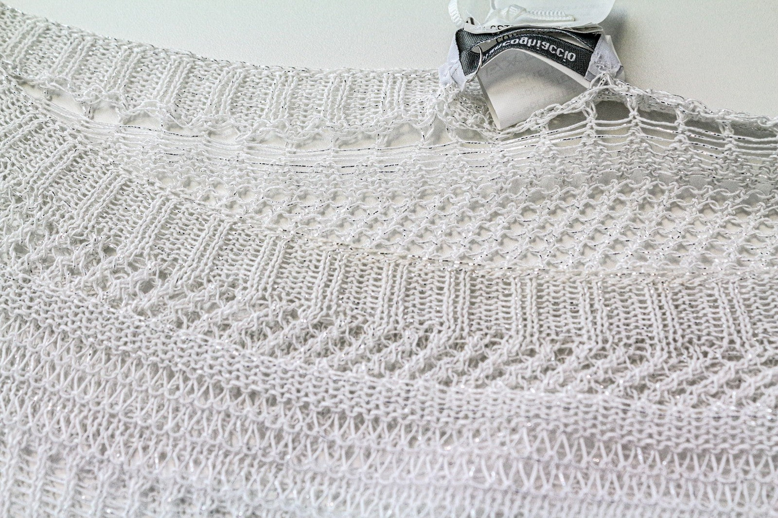 BIANCOGHIACCO moteriški marškinėliai L dydžio sidabriniai be rankovių, medvilnės mišinio permatomo megztinio audinio 