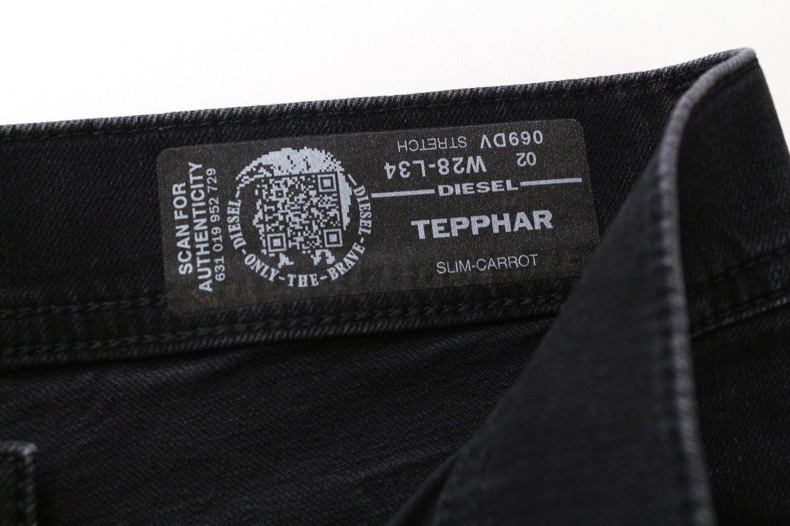 DIESEL Tepphar 069DV vyriški džinsai W28/L34 juodi, ploni, morkų spalvos, tamprūs, džinsai 