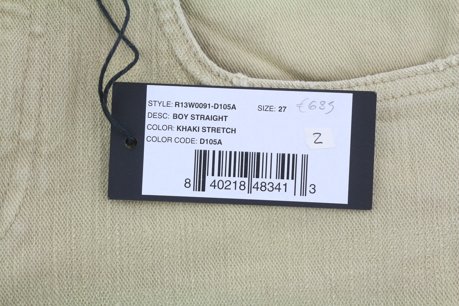 R13 berniukiški tiesūs moteriški džinsai, 27 chaki spalvos, tamprūs, išblukę, trumpinti iki kulkšnių, rekomenduojama kaina – 699 € 