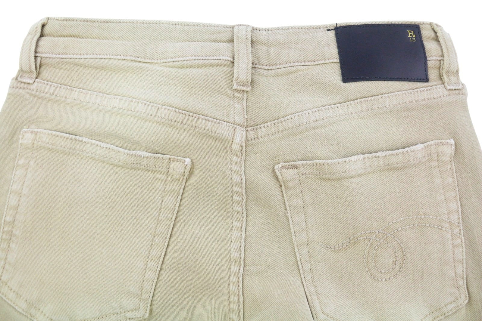 R13 berniukiški tiesūs moteriški džinsai, 25 chaki spalvos, tamprūs, išblukę, trumpi, iki kulkšnių, rekomenduojama kaina – 699 € 