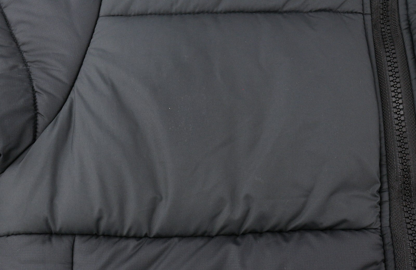 THE NORTH FACE Saikuru moteriška striukė S, juoda, izoliuota, dygsniuota, aukšta apykakle, pūkuota S dydis 