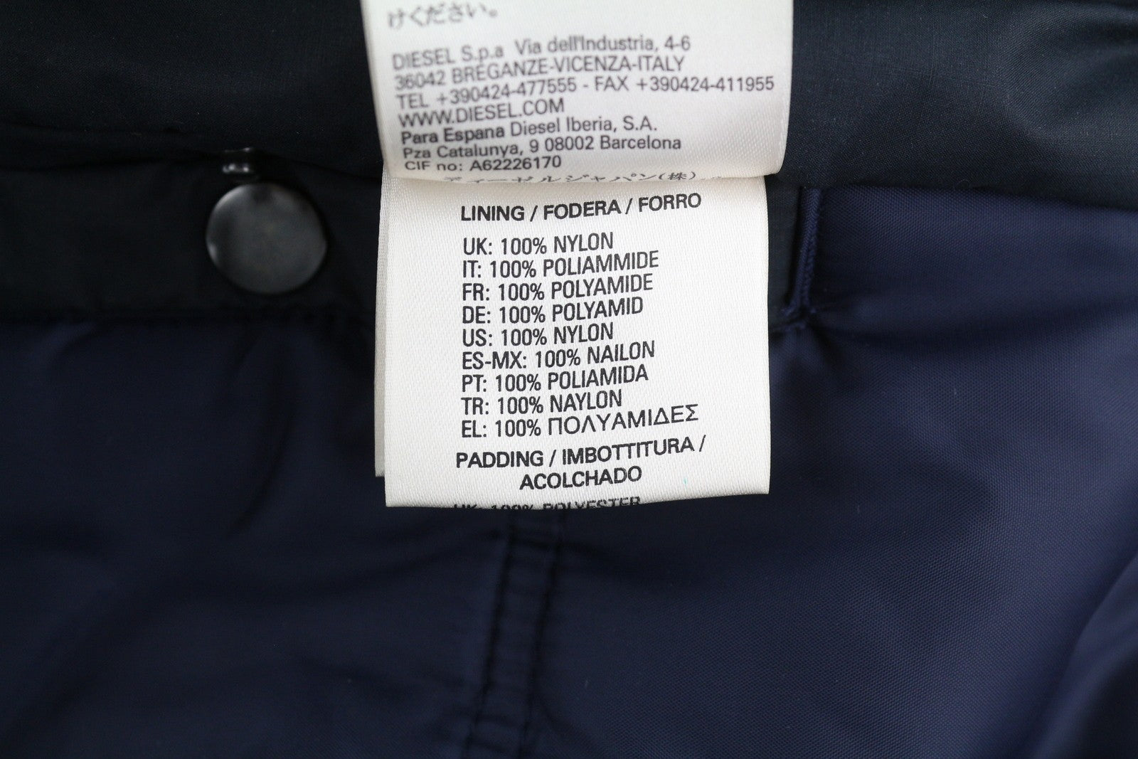 DIESEL vyriška striukė S, tamsiai mėlyna, su pilnu užtrauktuku, pašiltinta, su raišteliu ir pamušalu juosmenyje. 