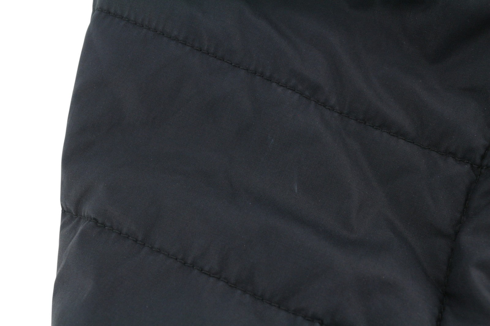 DIESEL vyriška striukė S, tamsiai mėlyna, su pilnu užtrauktuku, pašiltinta, su raišteliu ir pamušalu juosmenyje. 