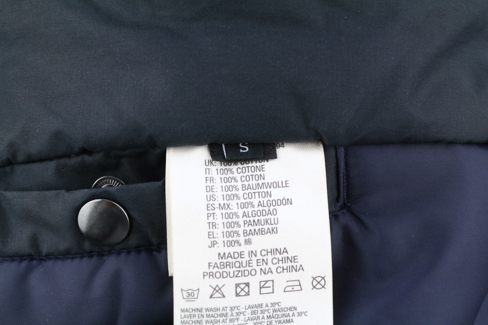 DIESEL vyriška striukė S, tamsiai mėlyna, su pilnu užtrauktuku, pašiltinta, su raišteliu ir pamušalu juosmenyje. 