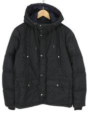 DIESEL vyriška striukė M, juoda, su pilnu užtrauktuku, gobtuvu, pašiltinta, su raišteliu, juosmeniu, pamušalu ir logotipu. 