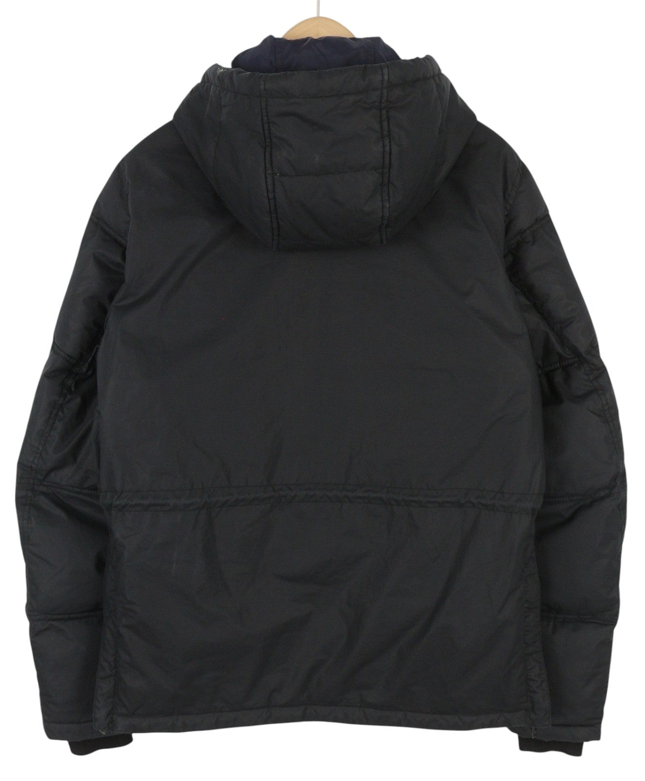 DIESEL vyriška striukė M, juoda, su pilnu užtrauktuku, gobtuvu, pašiltinta, su raišteliu, juosmeniu, pamušalu ir logotipu. 