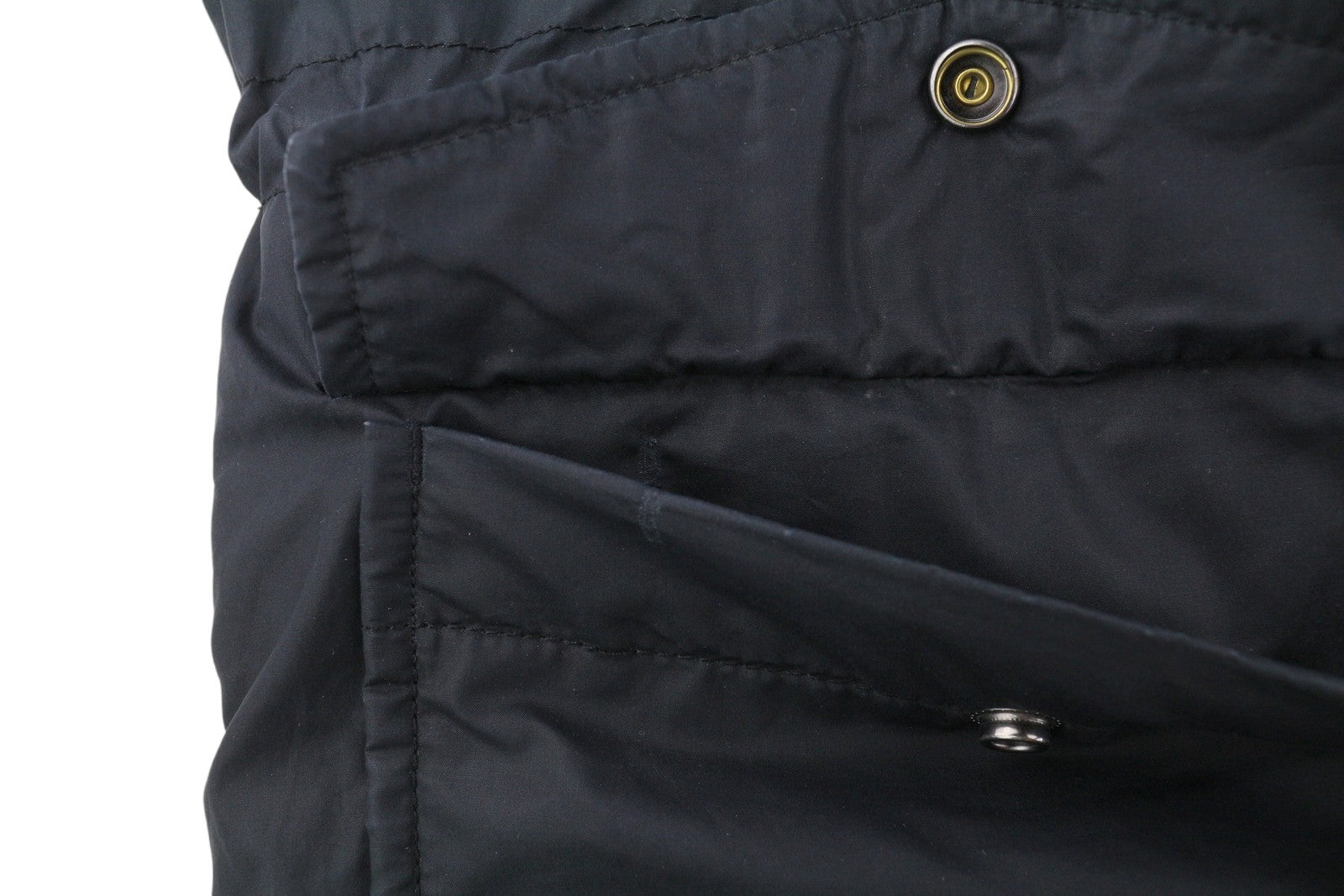 DIESEL vyriška striukė M, juoda, su pilnu užtrauktuku, gobtuvu, pašiltinta, su raišteliu ir kišenėmis juosmenyje. 