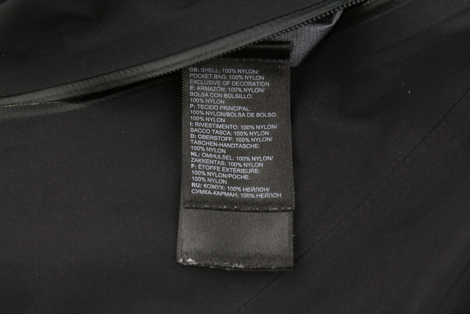 THE NORTH FACE vyriška striukė L, juoda, vandeniui atspari, vėjui atspari Gore-Tex Pro, rekomenduojama kaina – 449 € 