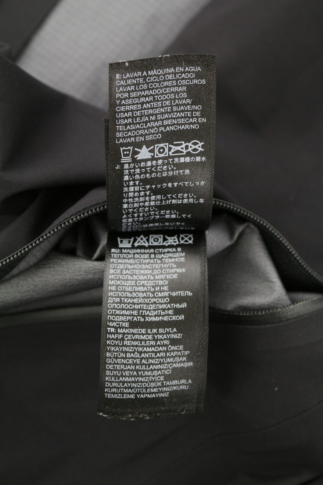 THE NORTH FACE vyriška striukė L, juoda, vandeniui atspari, vėjui atspari Gore-Tex Pro, rekomenduojama kaina – 449 € 