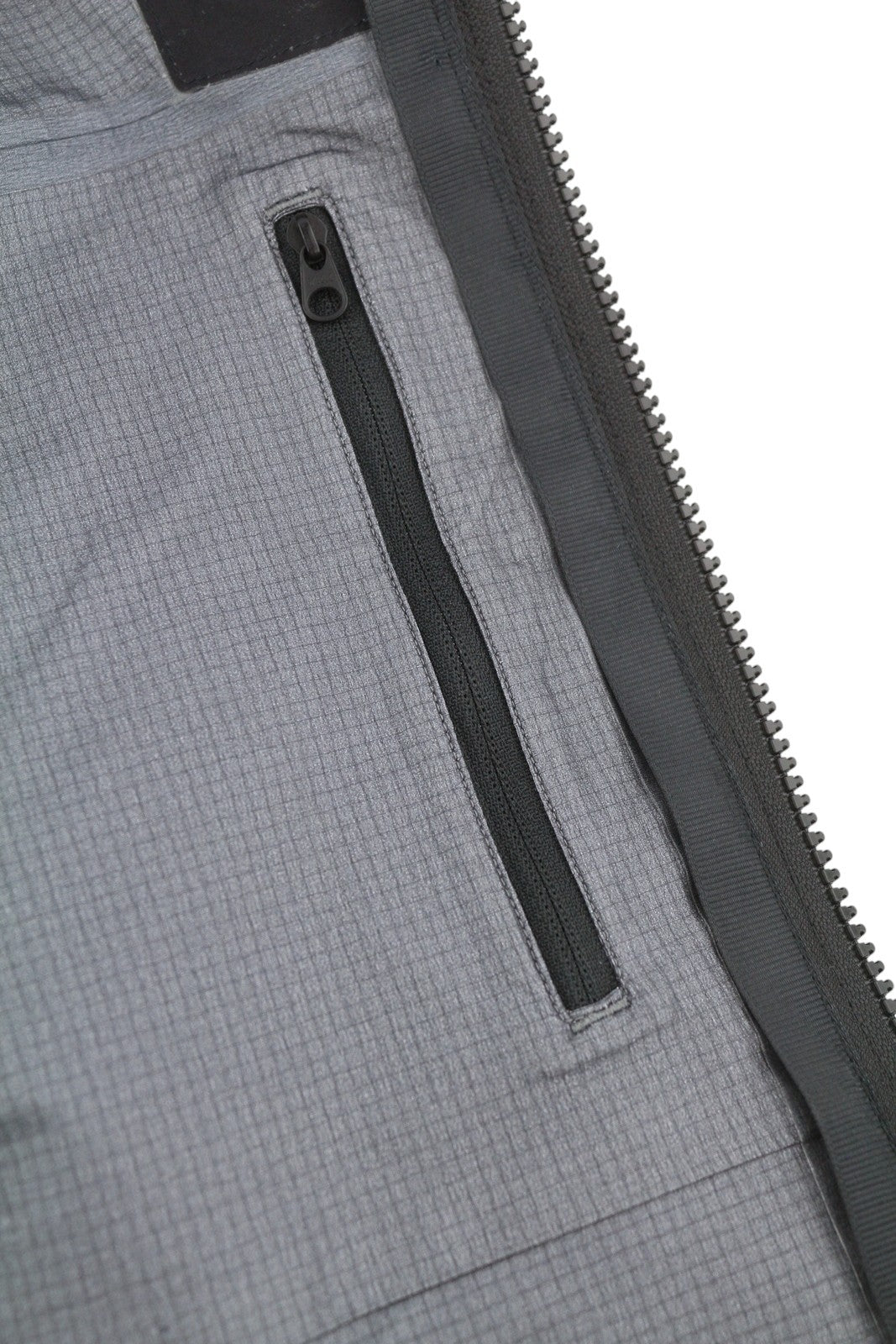 THE NORTH FACE vyriška striukė L, juoda, vandeniui atspari, vėjui atspari Gore-Tex Pro, rekomenduojama kaina – 449 € 