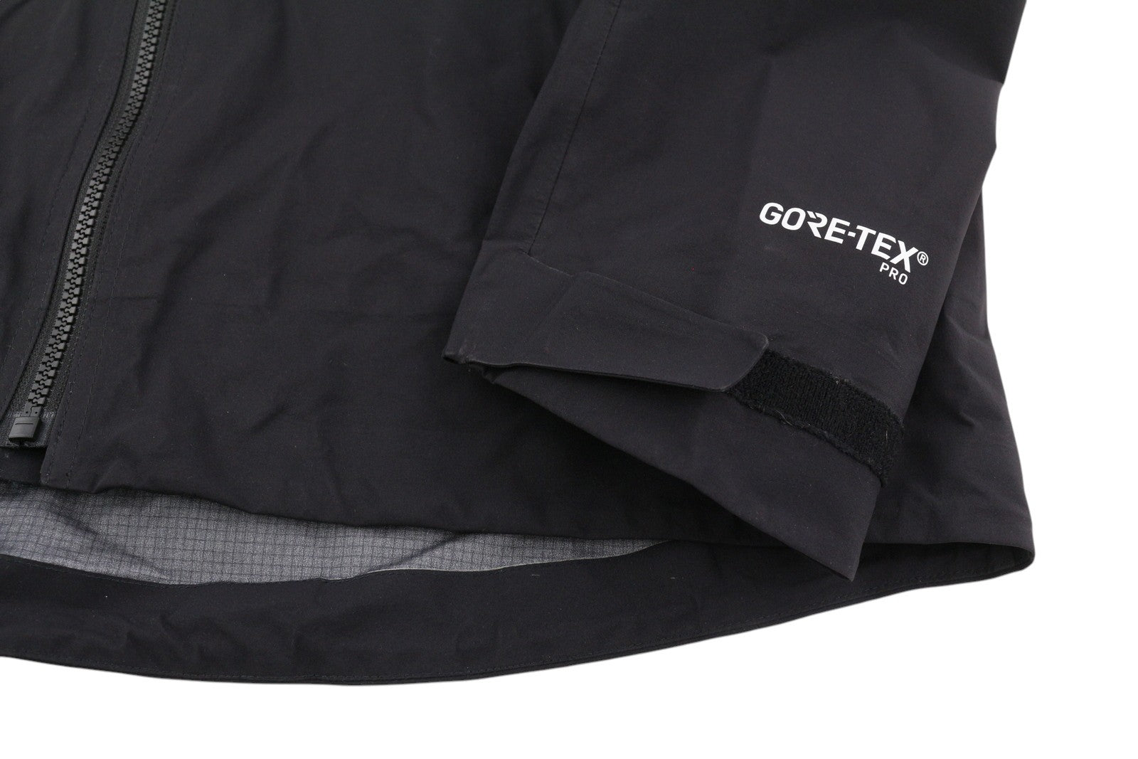 THE NORTH FACE vyriška striukė L, juoda, vandeniui atspari, vėjui atspari Gore-Tex Pro, rekomenduojama kaina – 449 € 