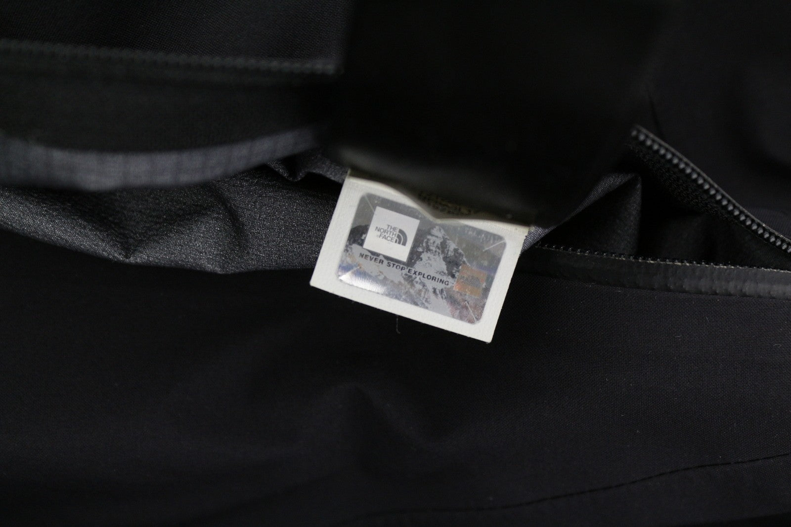 THE NORTH FACE vyriška striukė L, juoda, vandeniui atspari, vėjui atspari Gore-Tex Pro, rekomenduojama kaina – 449 € 