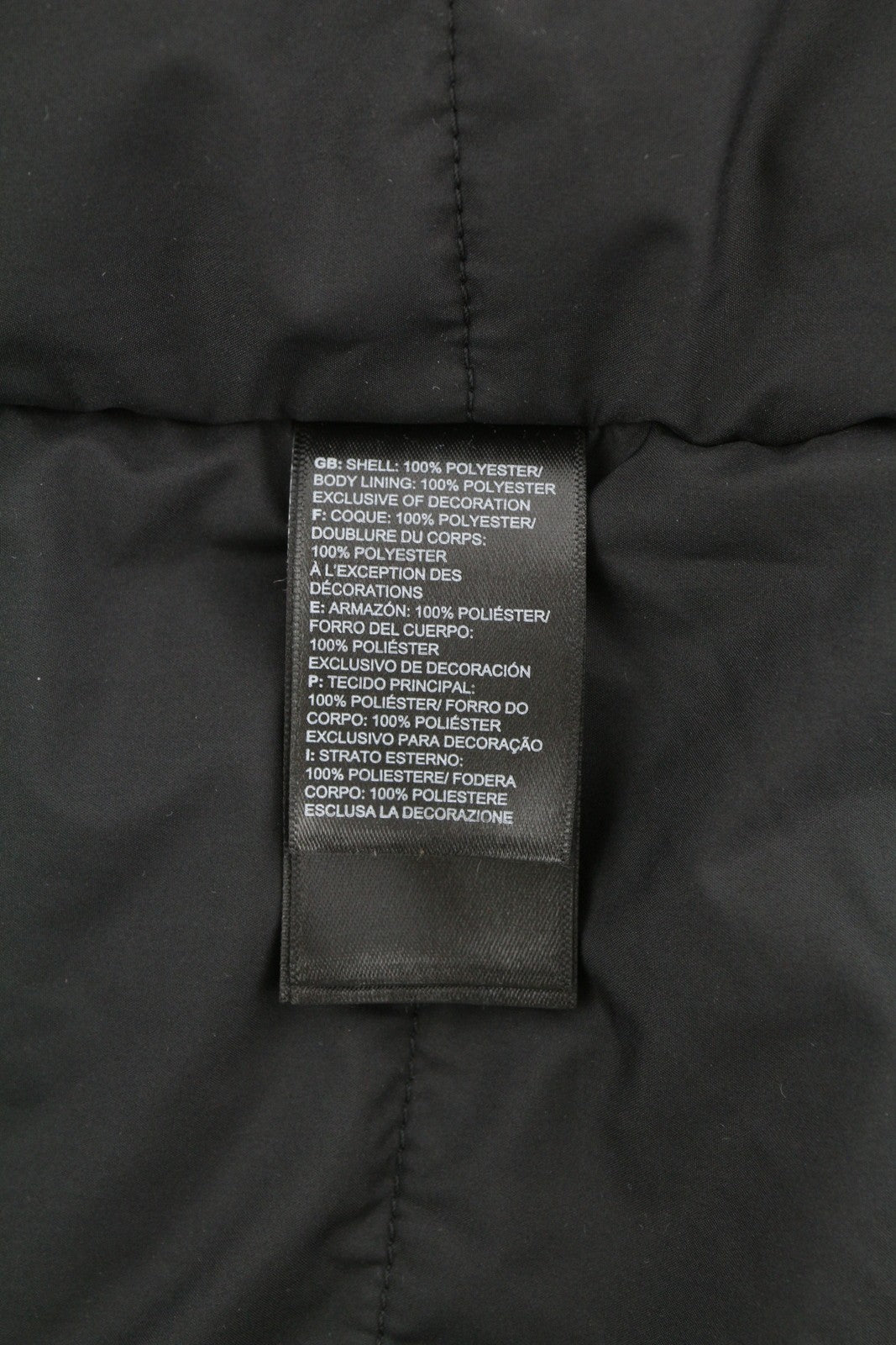 „The North Face Hikesteller“ izoliuota parka moterims, XS dydžio, juoda, su gobtuvu, sausos ventiliacijos funkcija. 