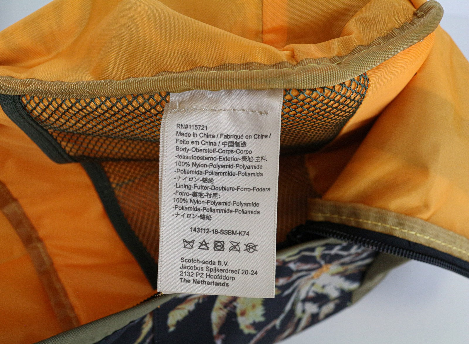 SCOTCH SHRUNK berniukiška kuprinė su žaliu delnų raštu ir reguliuojamais dirželiais 