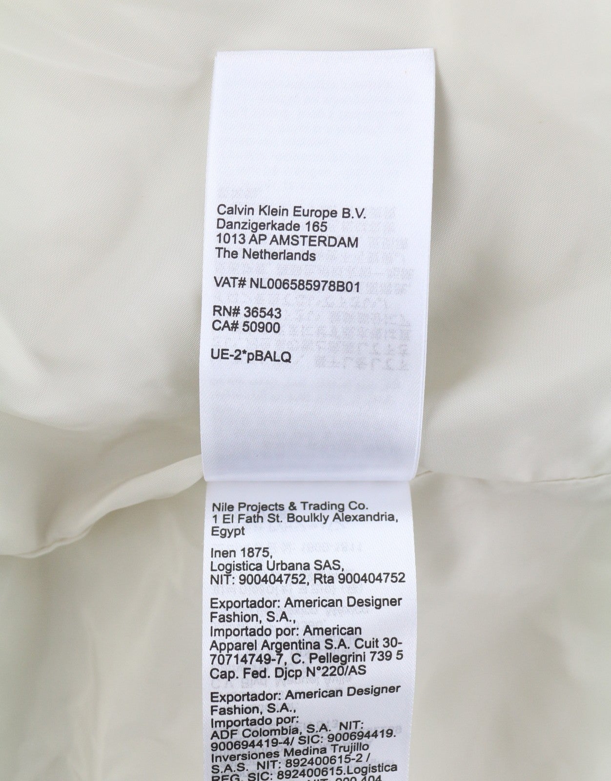 CALVIN KLEIN Bold Disrupted Logo vyriška striukė L, balta, izoliuota, dygsniuota, RRP 365 € 