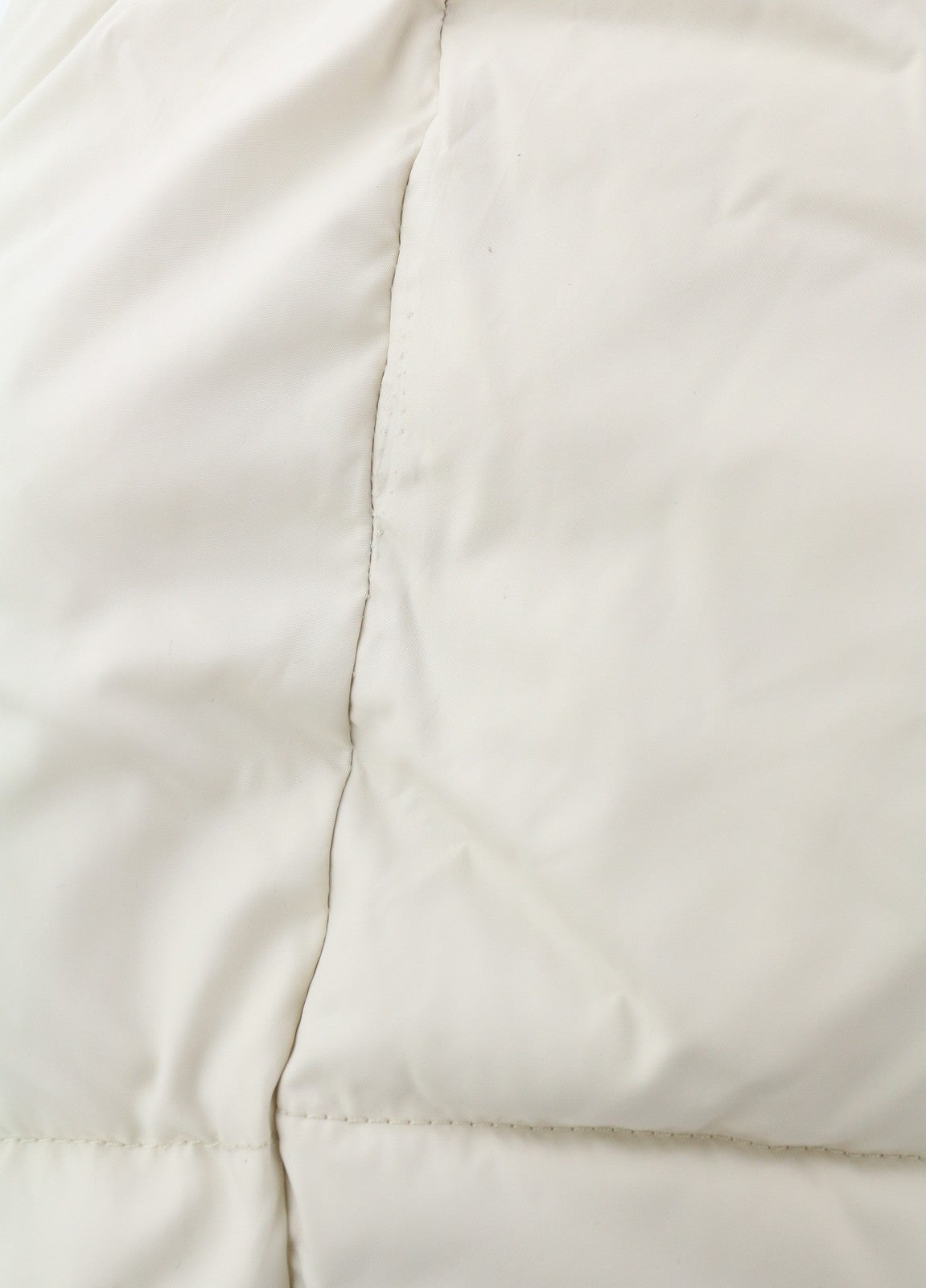 CALVIN KLEIN Bold Disrupted Logo vyriška striukė L, balta, izoliuota, dygsniuota, RRP 365 € 