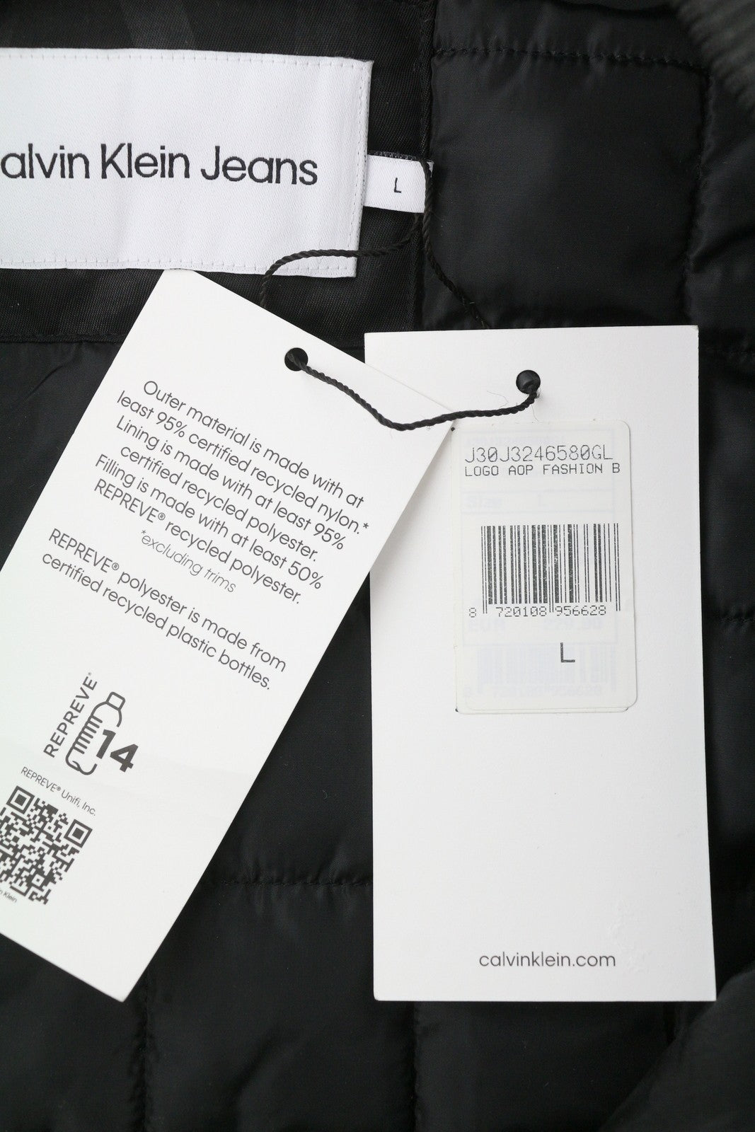 CALVIN KLEIN vyriška striukė L, juoda, su logotipo spauda, ​​izoliuota, laisvo kirpimo bomber striukė, rekomenduojama kaina – 149 € 