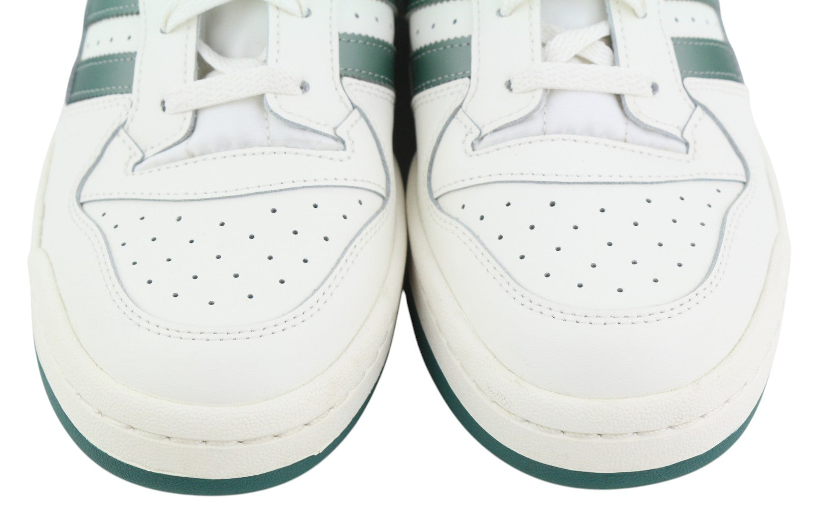 ADIDAS Forum vyriški sportbačiai, EU45.5, balti odiniai, žemapadžiai, suvarstomi sportbačiai, rekomenduojama kaina – 120 € 