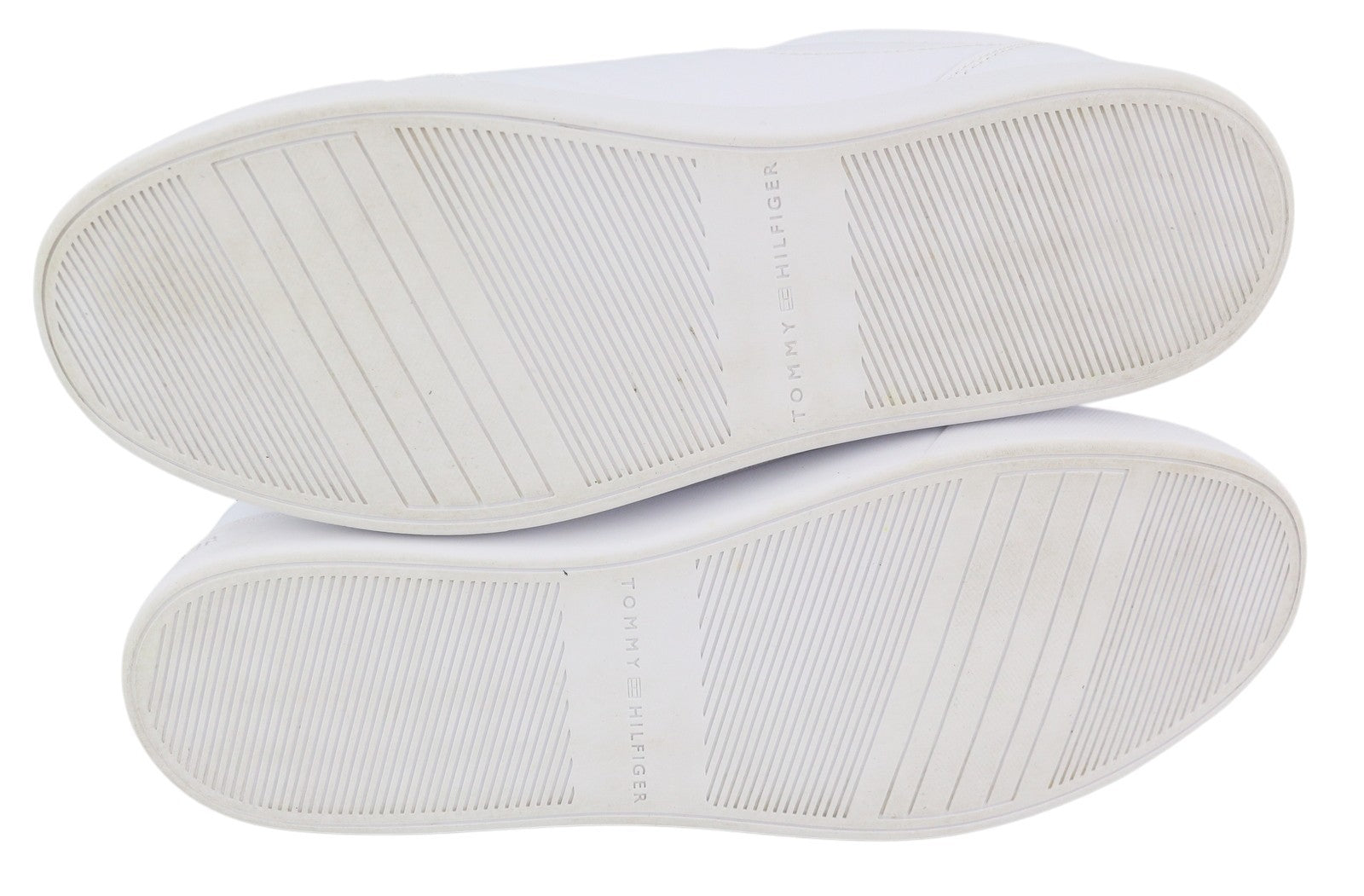 TOMMY HILFIGER Essential Court vyriški sportbačiai, EU42, balti, odiniai, žemakulniai, rekomenduojama kaina – 119 € 