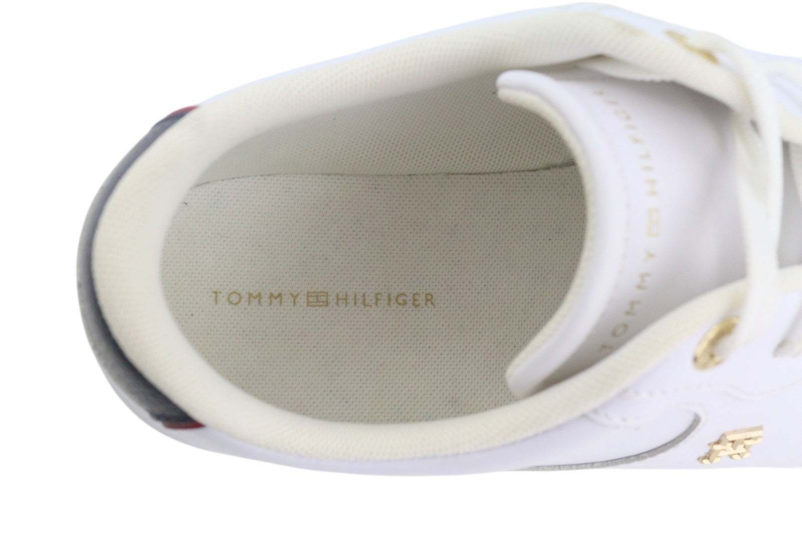 TOMMY HILFIGER Essential Court vyriški sportbačiai, EU42, balti, odiniai, žemakulniai, rekomenduojama kaina – 119 € 