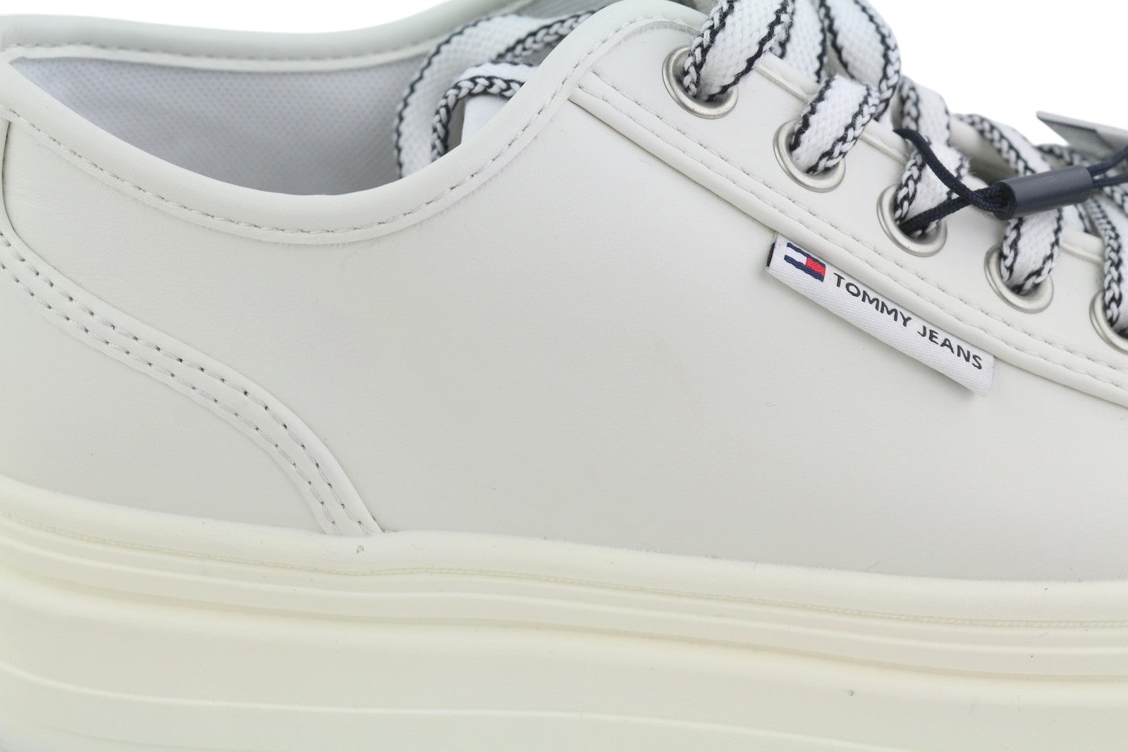 TOMMY HILFIGER Foxing Vulc LC odiniai moteriški sportbačiai su platforma, 39 € (rekomenduojama kaina) 