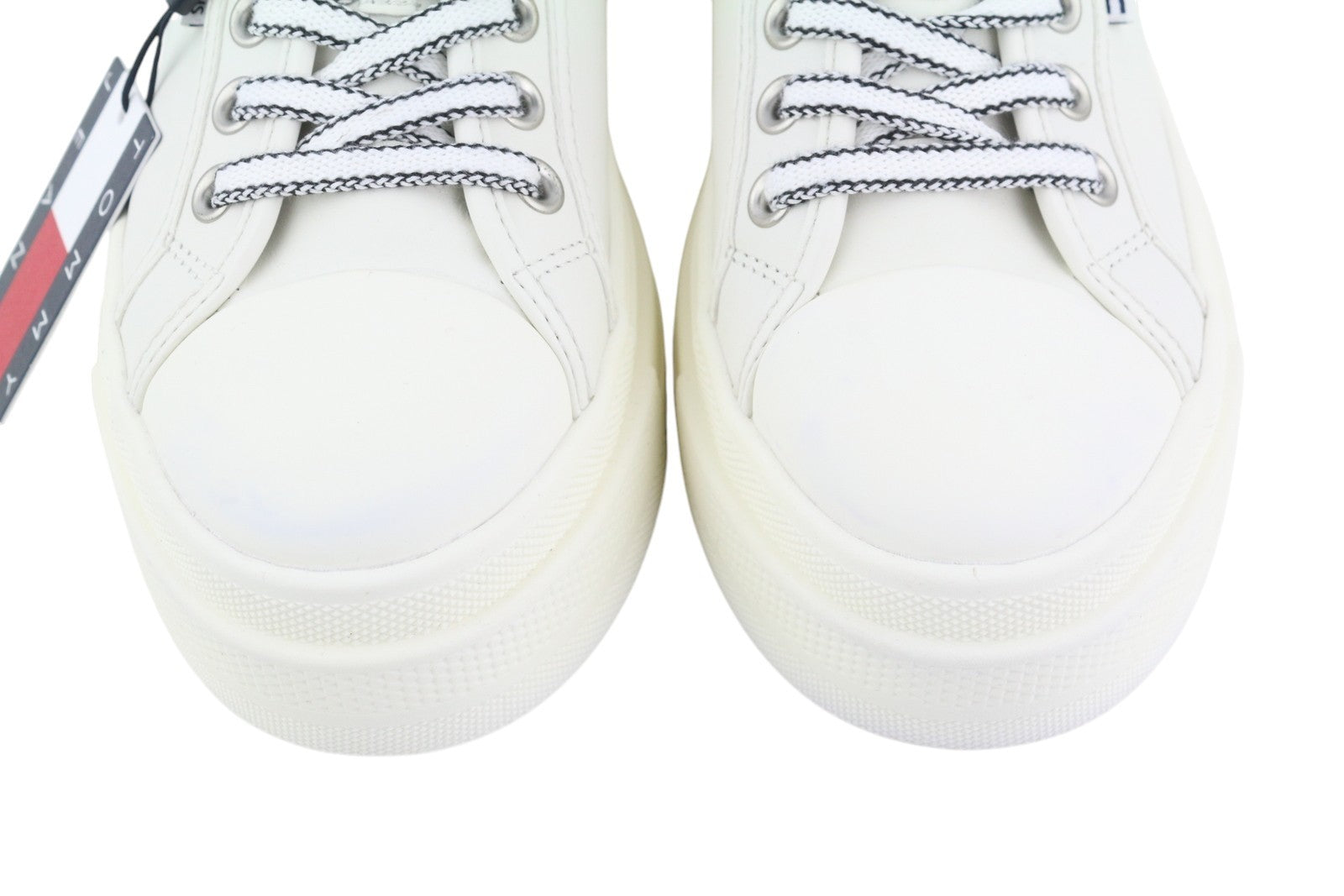 TOMMY HILFIGER Foxing Vulc LC odiniai moteriški sportbačiai su platforma, 39 € (rekomenduojama kaina) 