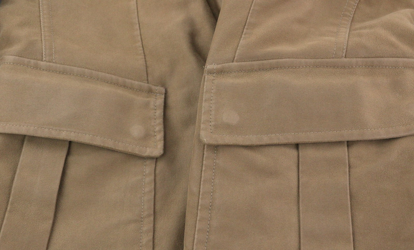 MONCLER vyriška striukė XL dydžio, ruda, su užtrauktuku ir sagomis, aukšta apykakle. 