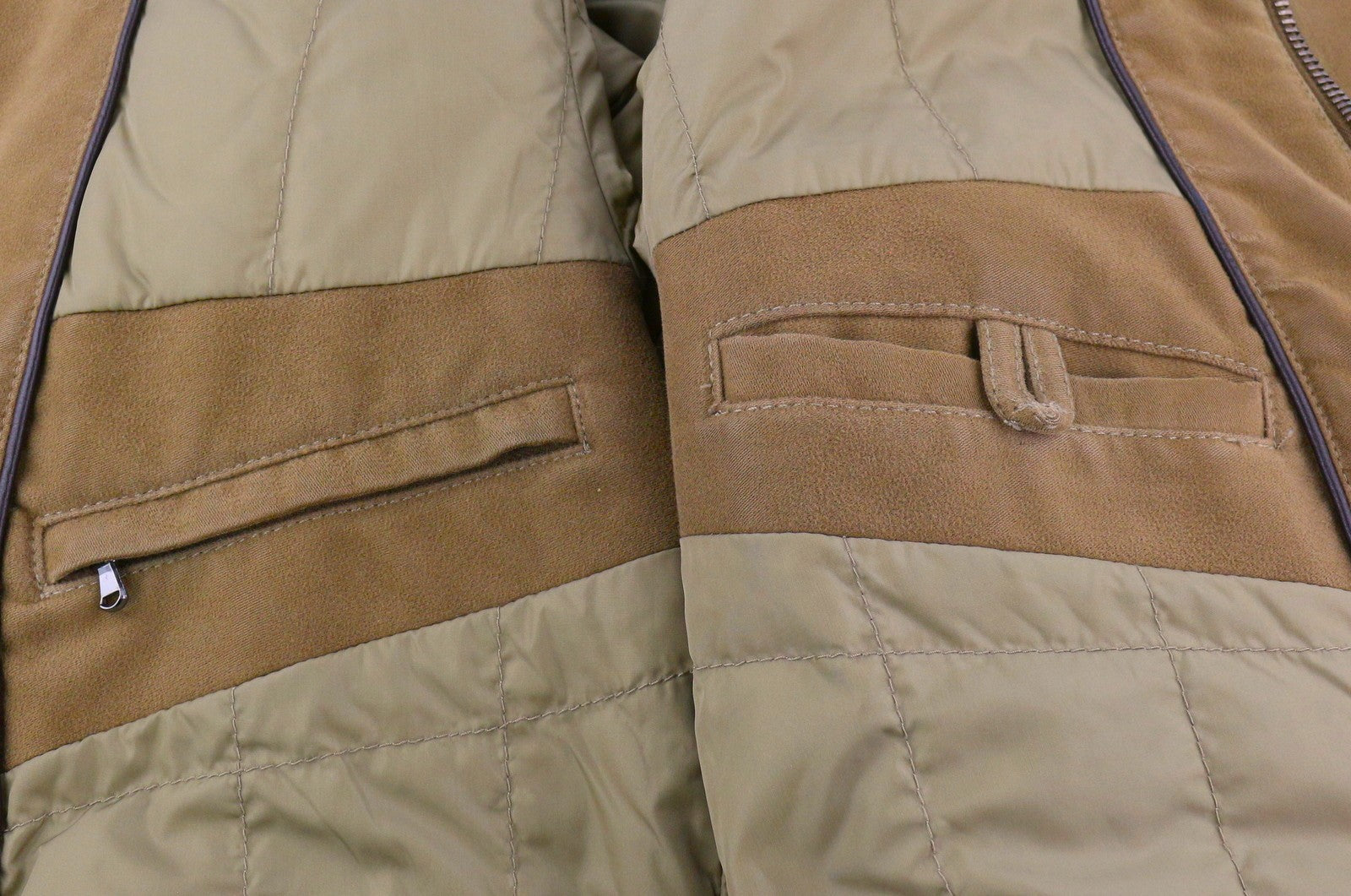 MONCLER vyriška striukė XL dydžio, ruda, su užtrauktuku ir sagomis, aukšta apykakle. 