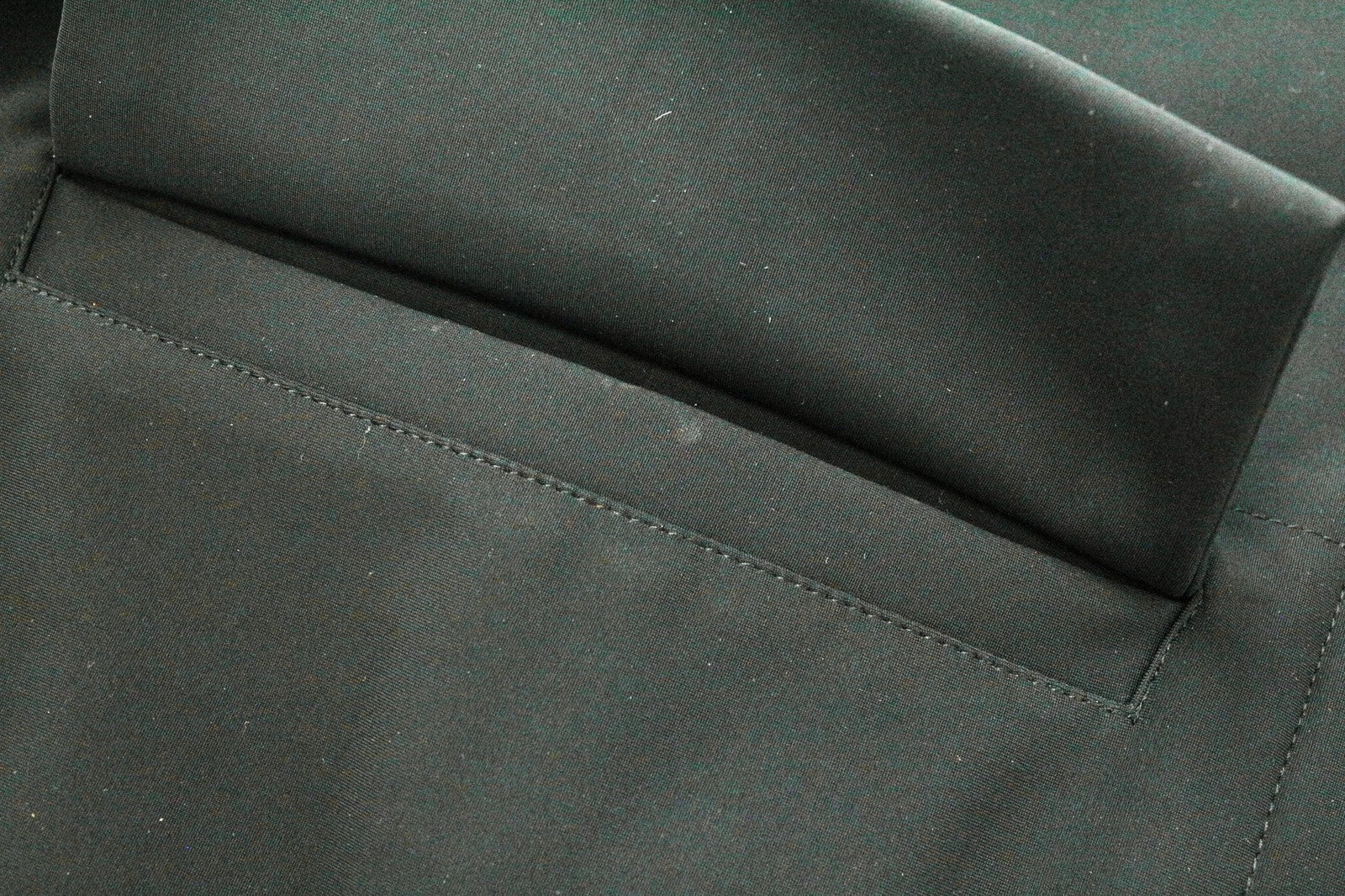 SANDRO vyriška striukė XS dydžio, juoda, su gobtuvu ir raišteliu, tampri viršutinio drabužio dalis 