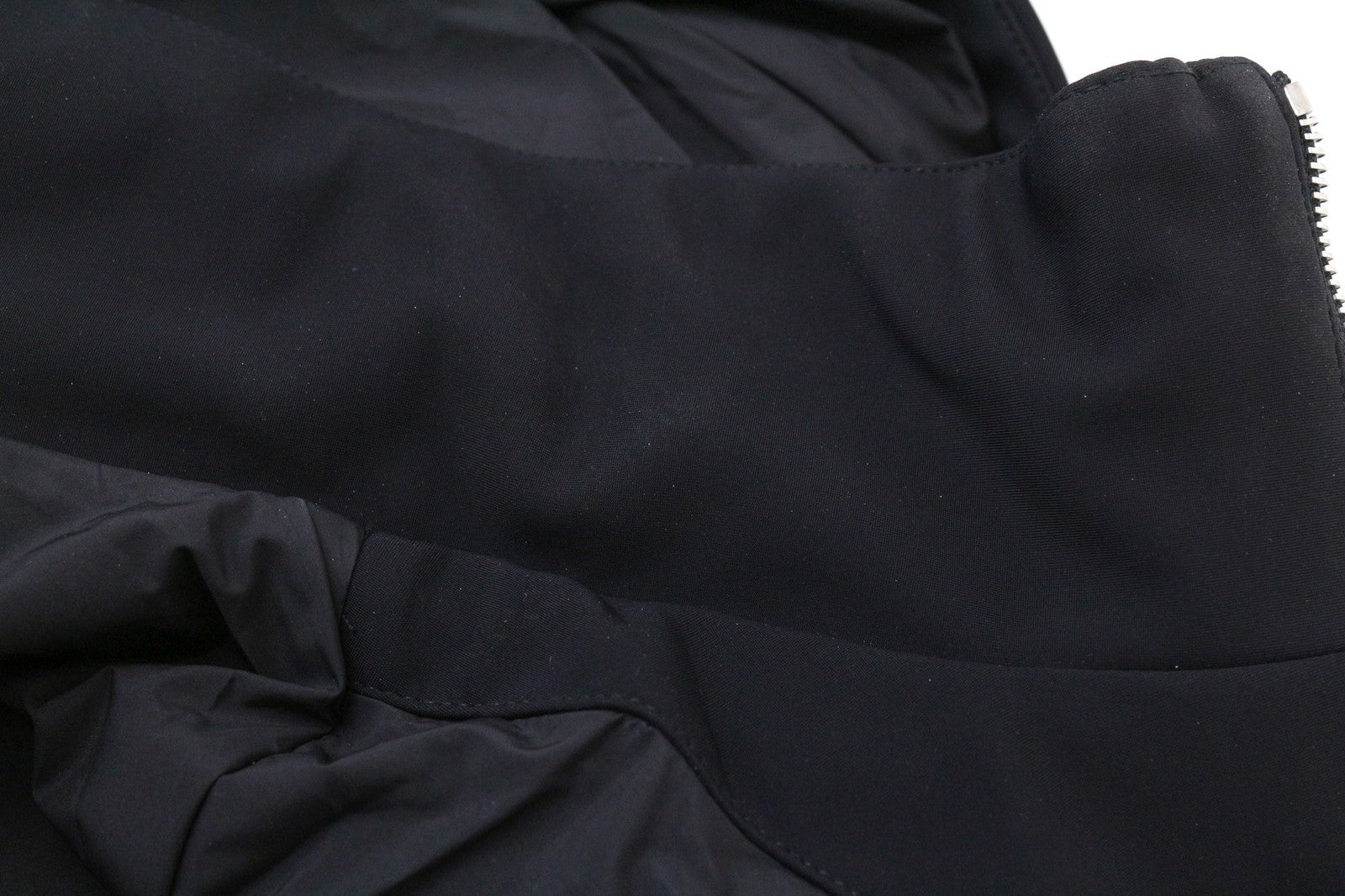 SANDRO vyriška striukė XS dydžio, juoda, su gobtuvu ir raišteliu, tampri viršutinio drabužio dalis 