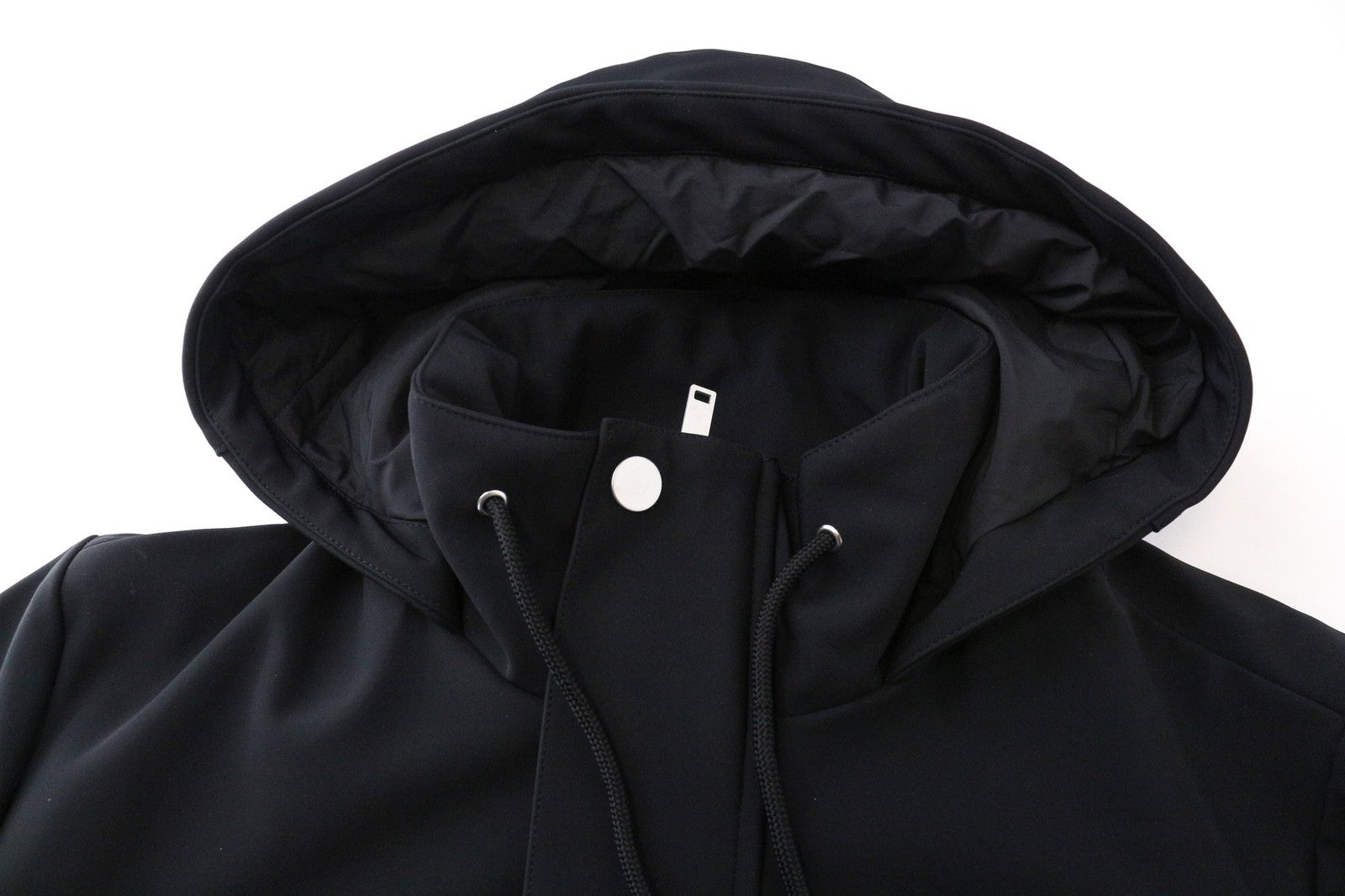 SANDRO vyriška striukė XS dydžio, juoda, su gobtuvu ir raišteliu, tampri viršutinio drabužio dalis 