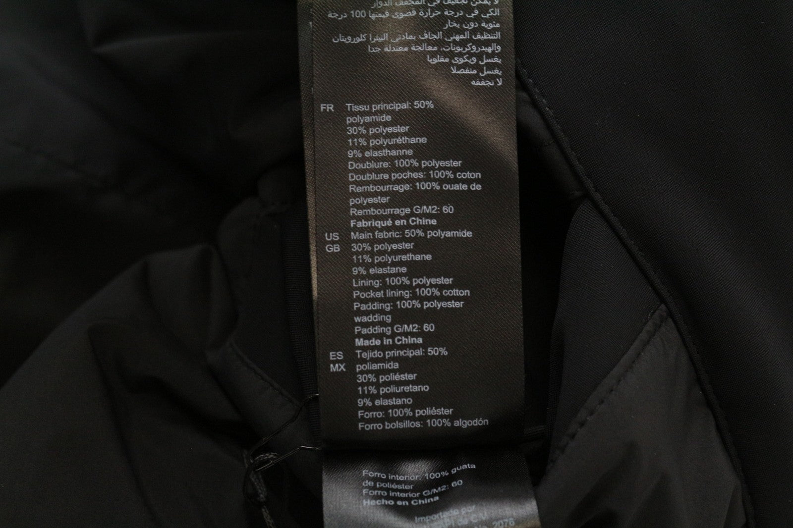 SANDRO vyriška striukė XS dydžio, juoda, su gobtuvu ir raišteliu, tampri viršutinio drabužio dalis 