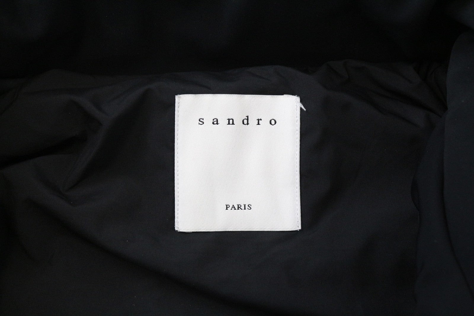 SANDRO vyriška striukė XS dydžio, juoda, su gobtuvu ir raišteliu, tampri viršutinio drabužio dalis 
