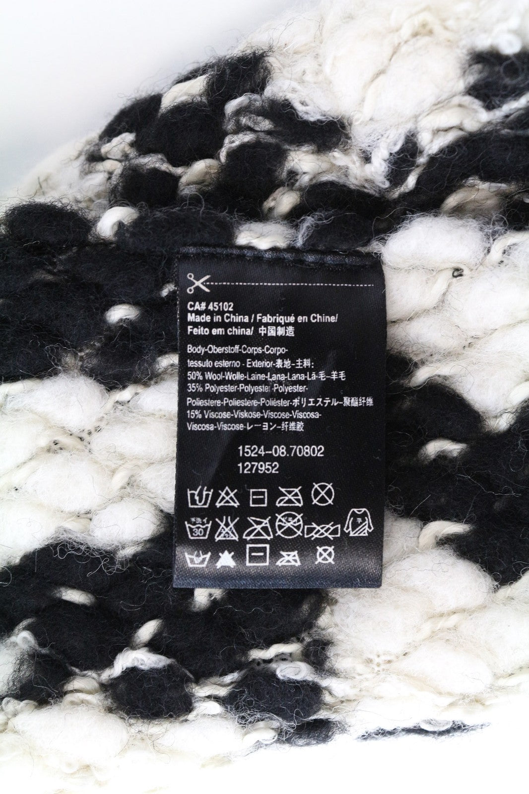 MAISON SCOTCH moteriškas šalikas OS smėlio spalvos juodos spalvos vilnos mišinio trikampių raštu 