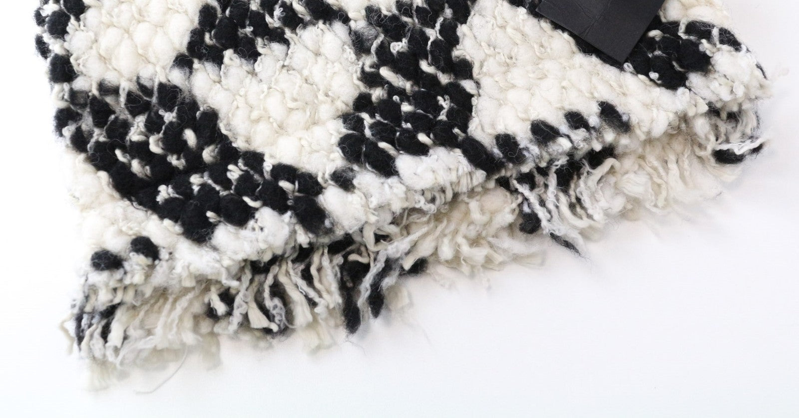 MAISON SCOTCH moteriškas šalikas OS smėlio spalvos juodos spalvos vilnos mišinio trikampių raštu 