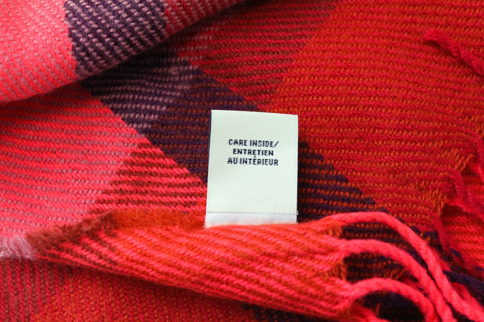 SCOTCH &amp; SODA moteriškas šalikas OS raudonas languotas kutais laisvalaikio pavasario rudens žiemos 