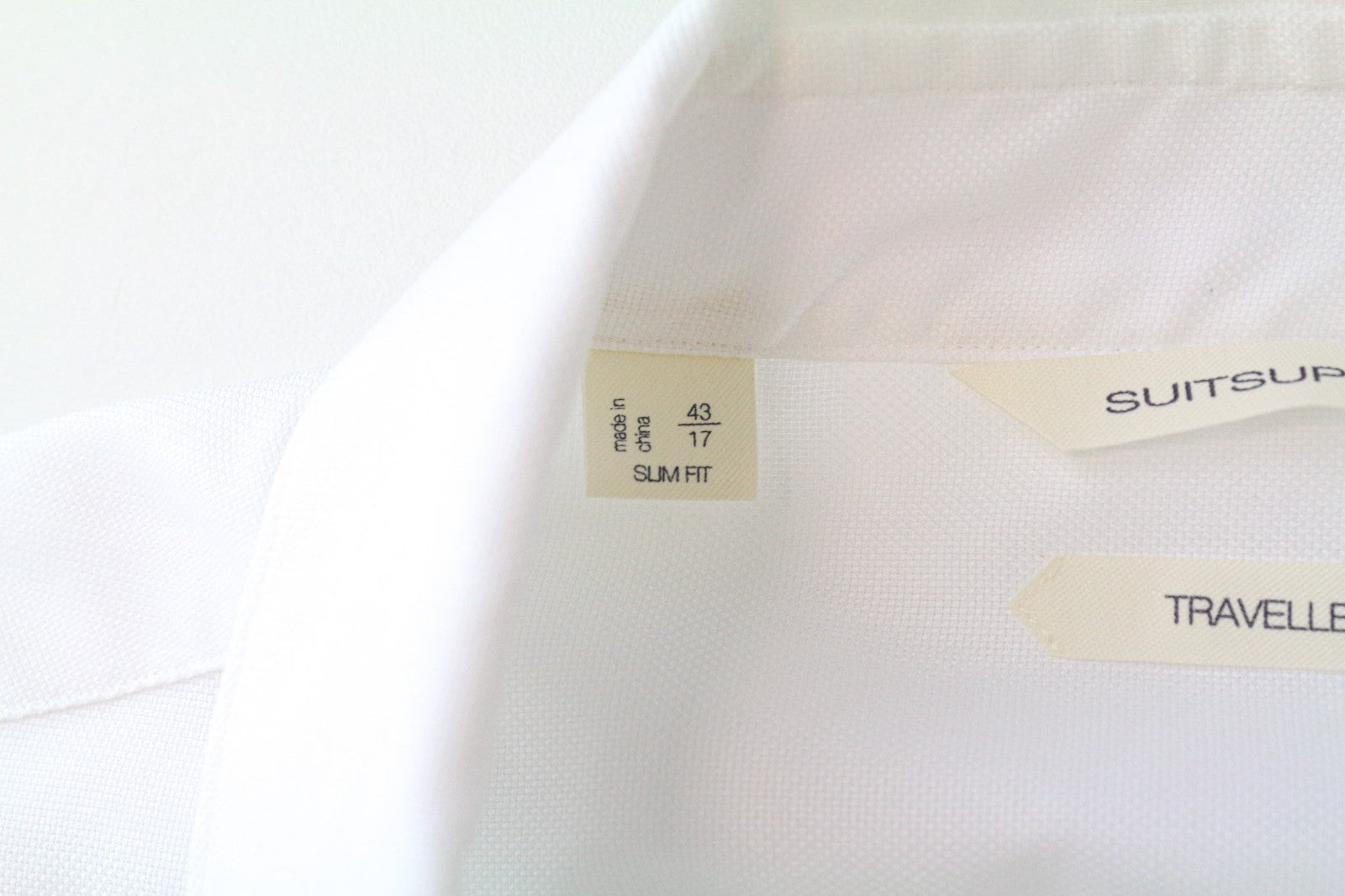 „SUITSUPPLY Traveller“ vyriški formalūs marškiniai, 43/17, ploni balti medvilniniai marškiniai su išskleidžiama apykakle 