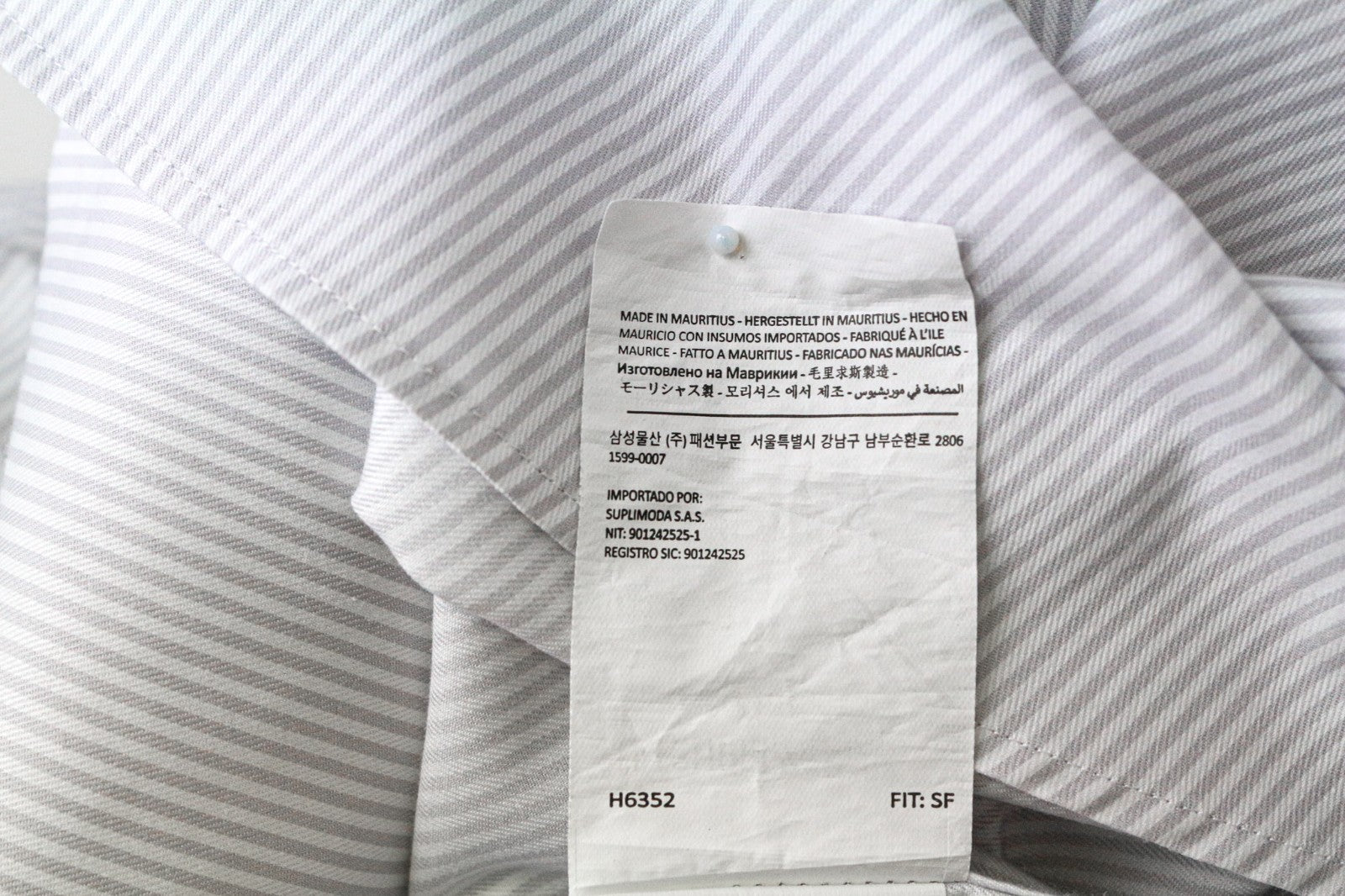 „SUITSUPPLY Traveller“ vyriški formalūs marškiniai, 39/15,5, ploni pilki, balti dryžuoti, iškirpti 