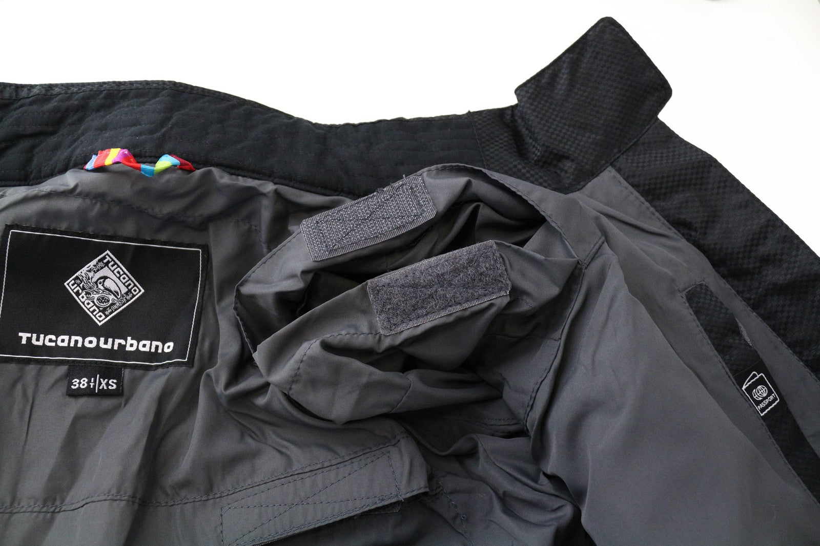 TUCANO URBANO Tina moteriška striukė IT 38 juoda, kvėpuojanti, atspari vėjui, vandeniui 