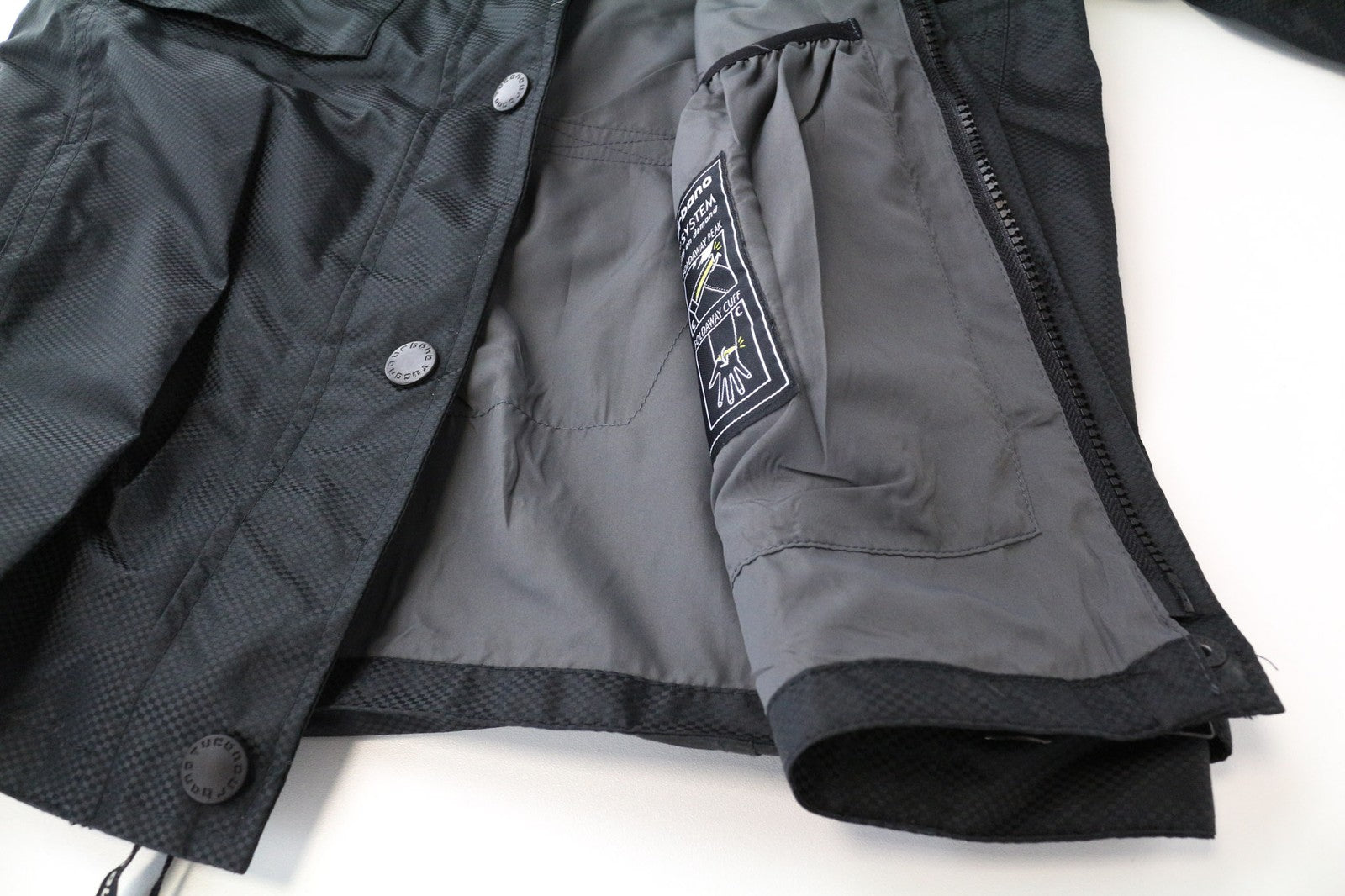 TUCANO URBANO Tina moteriška striukė IT 42 juoda, kvėpuojanti, neperpučiama, su šviesą atspindinčia danga 