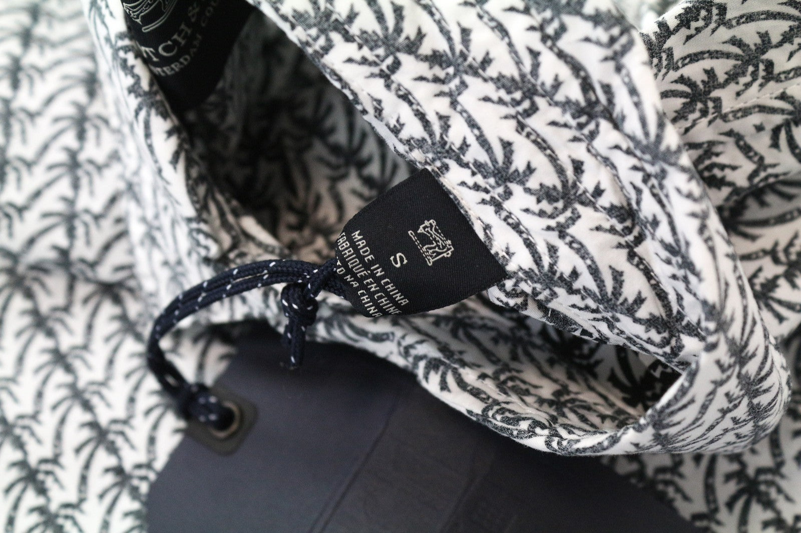 „SCOTCH &amp; SODA Ams Couture“ vyriški marškinėliai S, pilki, balti, su delnų raštu 