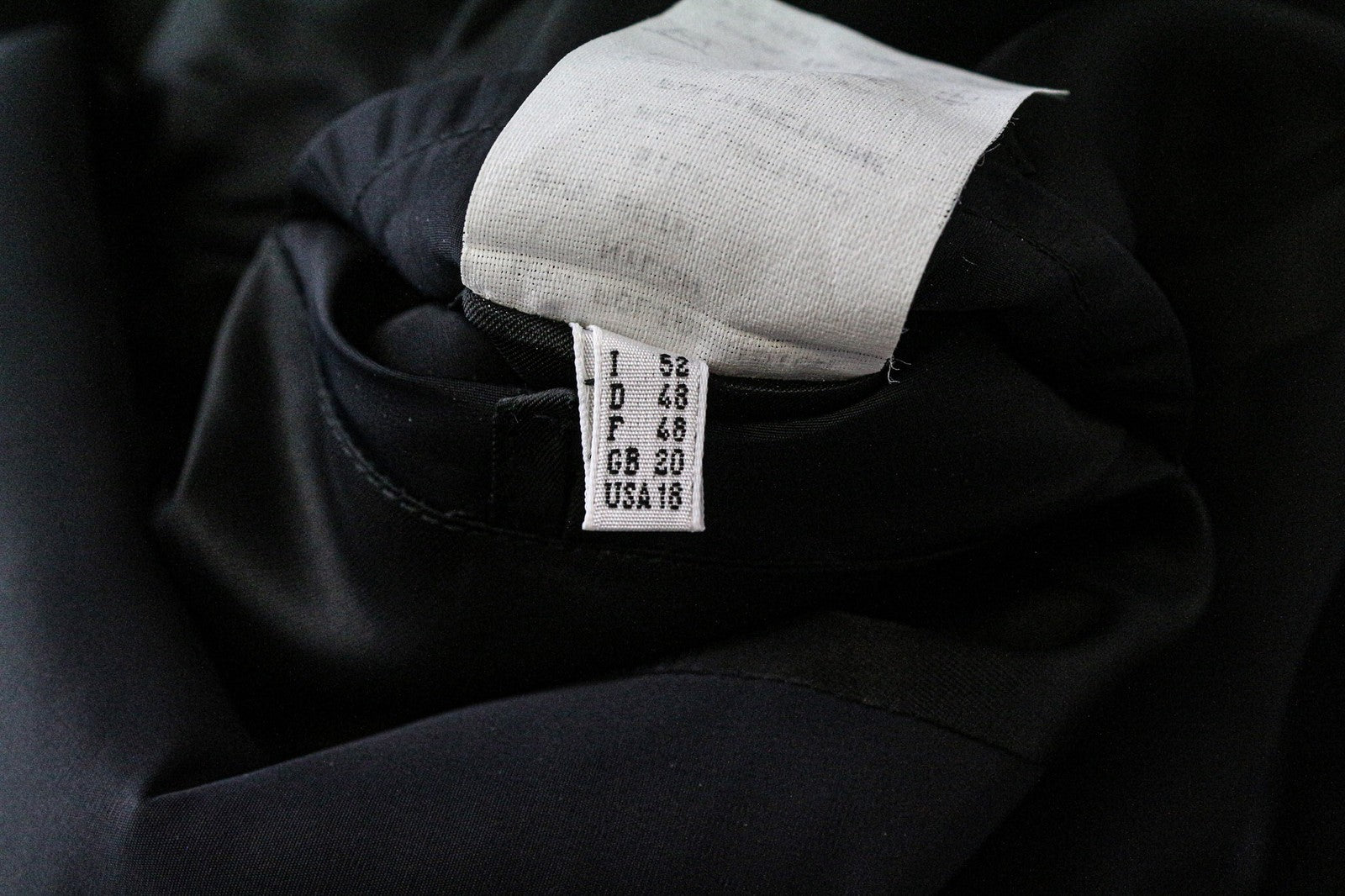 JOHN RICHMOND vyriška striukė UK20, tamsiai mėlyna, šilko mišinio, ilgomis rankovėmis, vienaeilė 